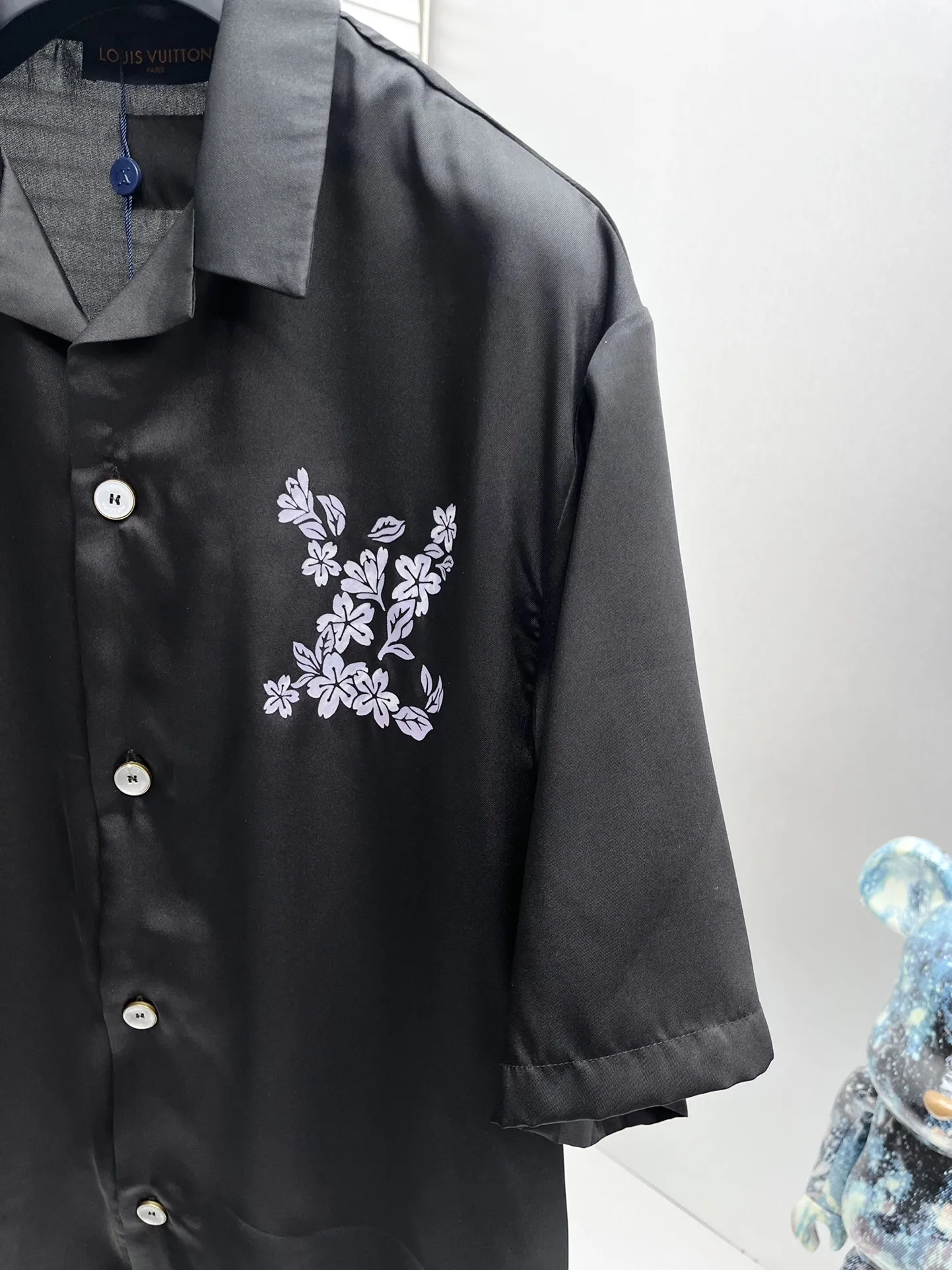 LOUIS VUITTON 新作黒のチェック柄短袖シャツ - 画像 (5)