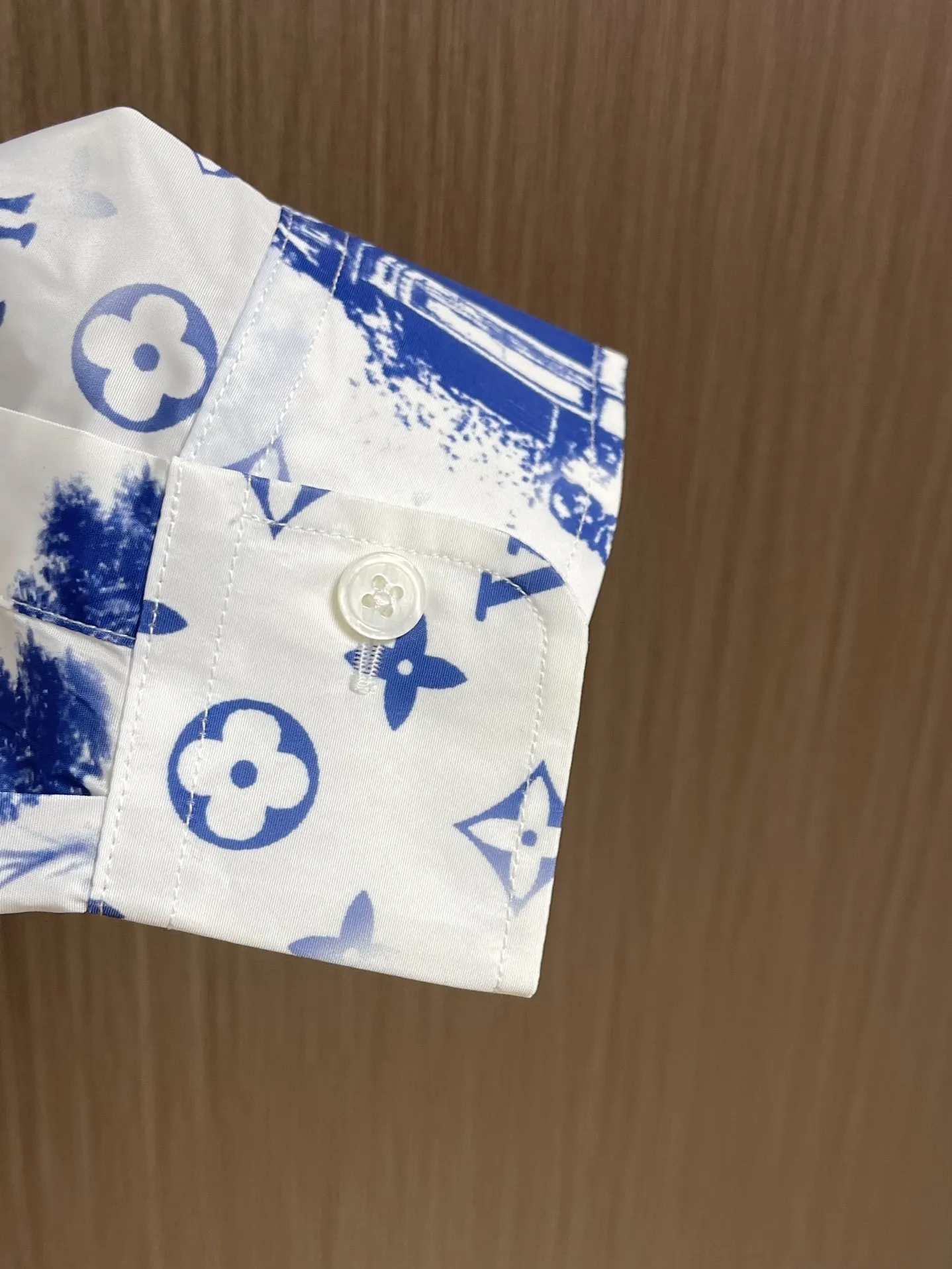 LOUIS VUITTON新作黒のチェック柄長袖シャツ - 画像 (8)