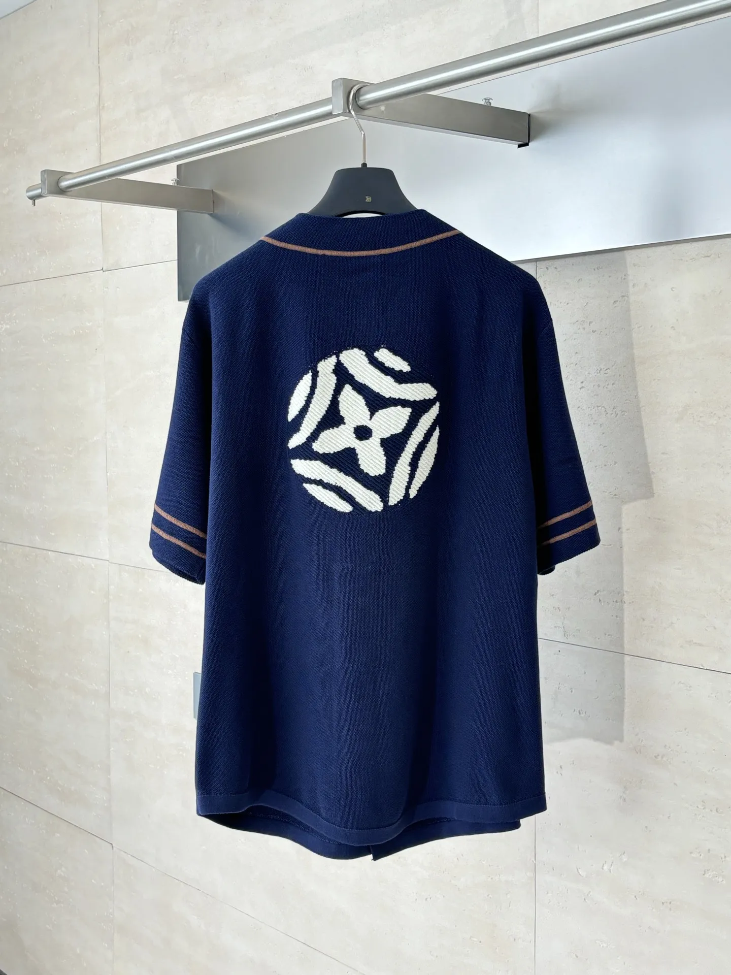 ルイヴィトン 新作 黒のチェック柄 シャツ - 画像 (3)