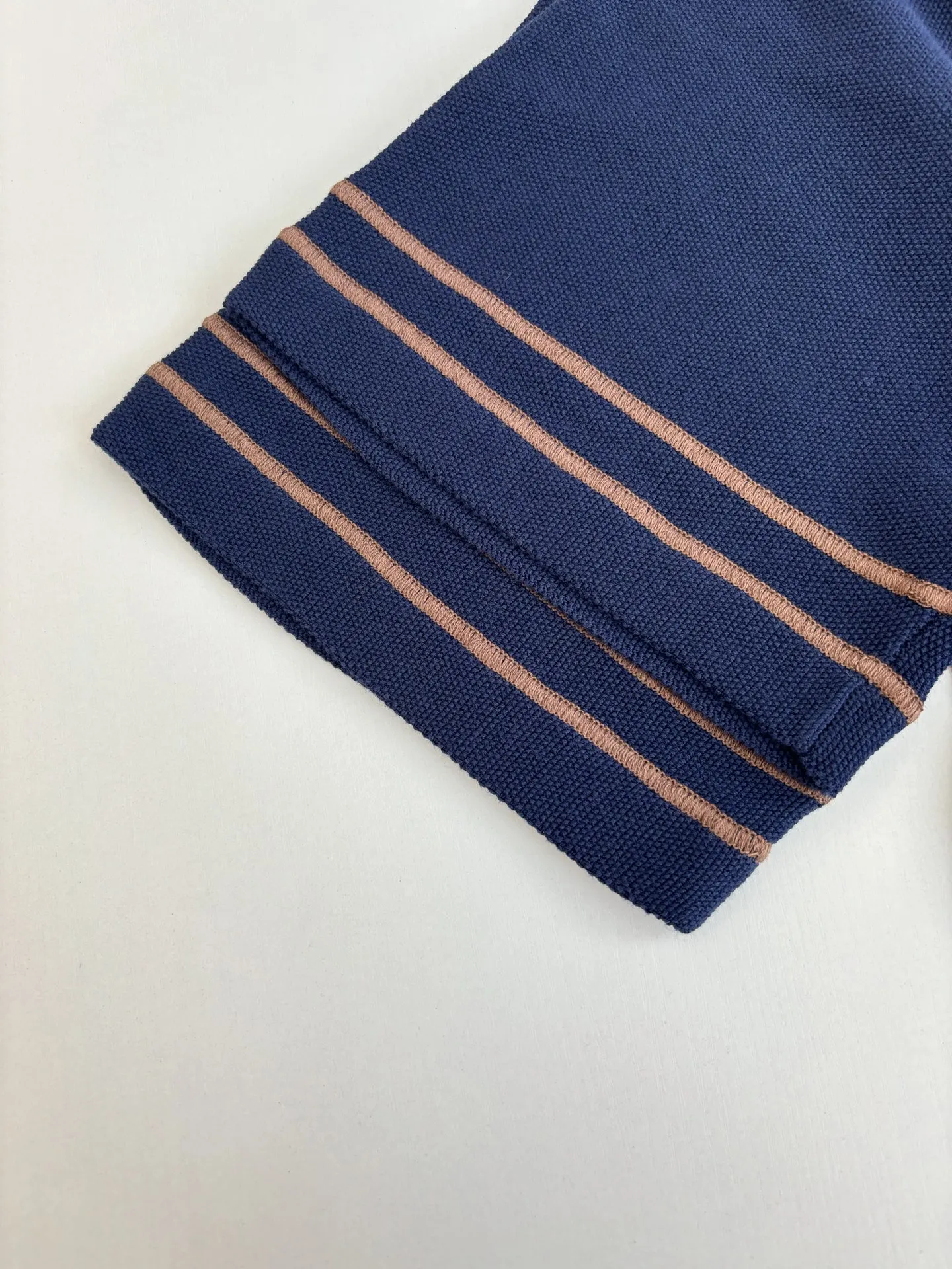 ルイヴィトン 新作 黒のチェック柄 シャツ - 画像 (12)