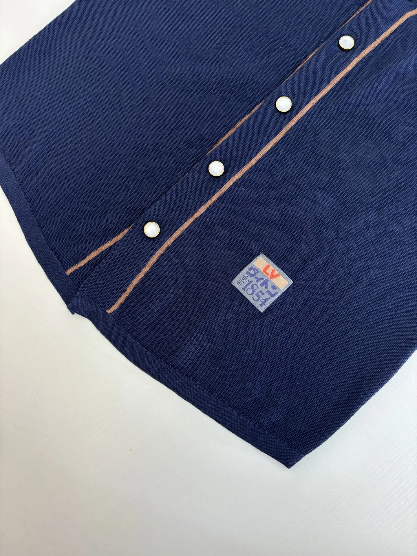 ルイヴィトン 新作 黒のチェック柄 シャツ - 画像 (9)