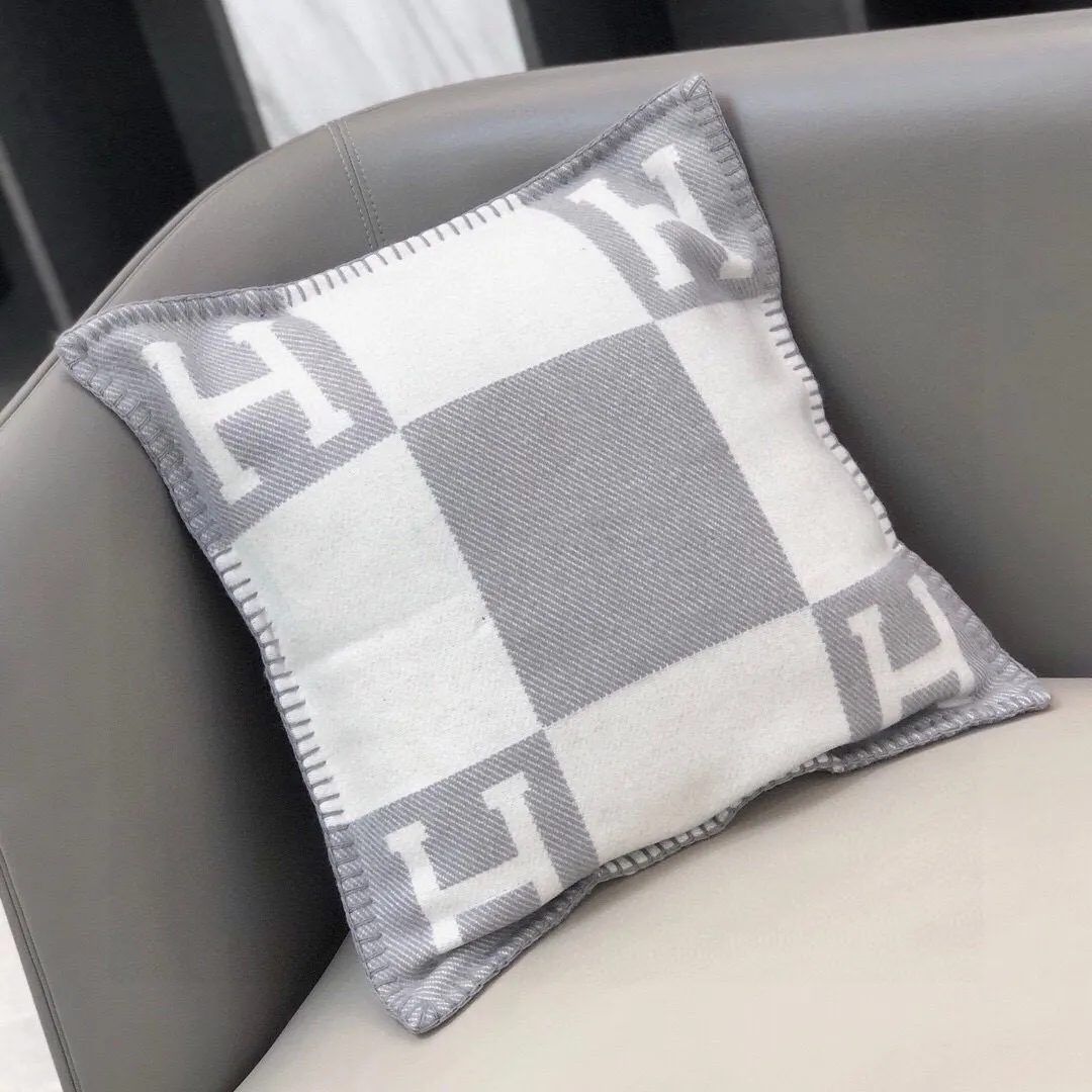 Hermès Avalon グレー チェック柄 抱き枕 - 画像 (8)