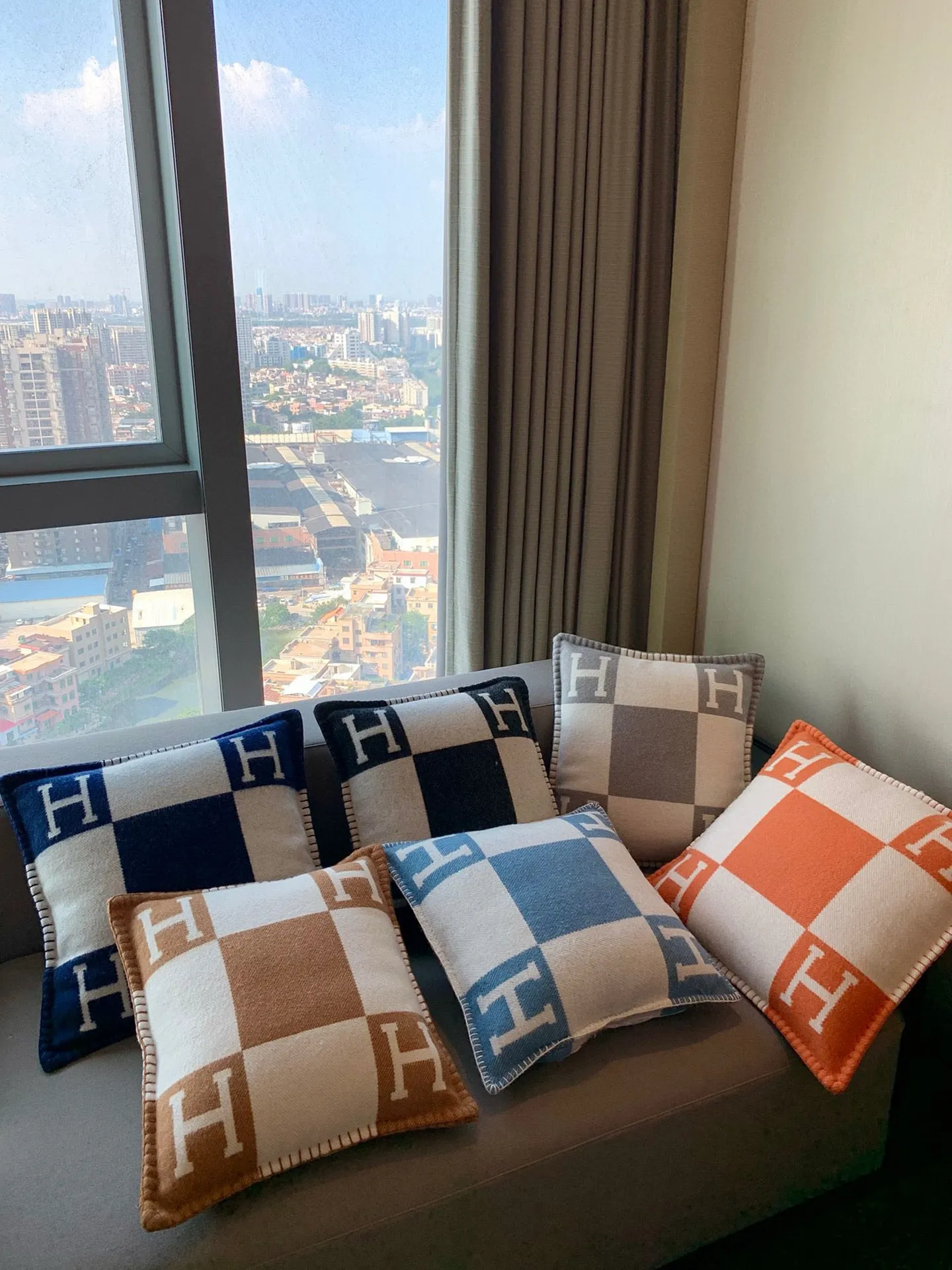 Hermès Avalon グレー チェック柄 抱き枕 - 画像 (10)