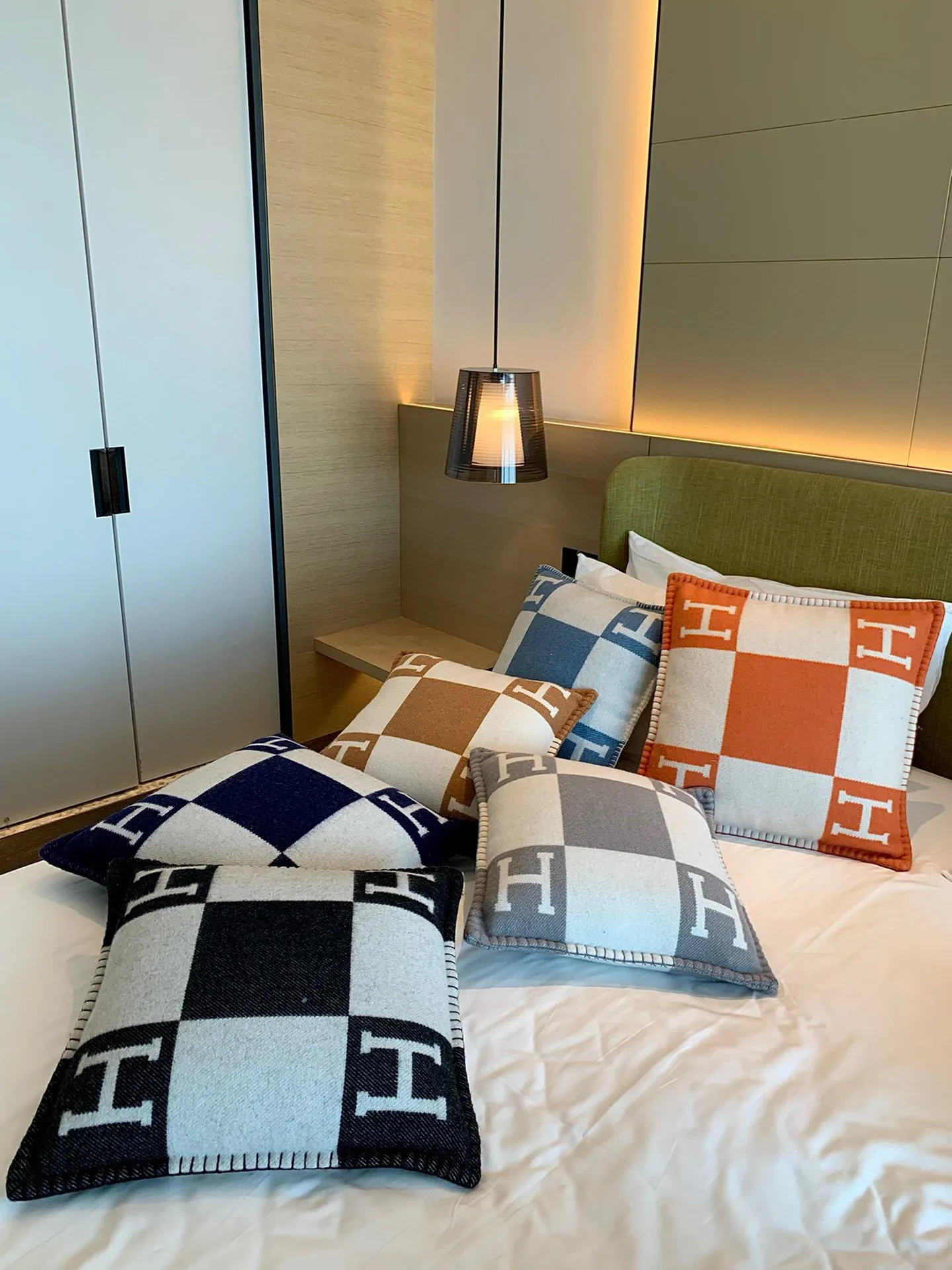 Hermès Avalon グレー チェック柄 抱き枕 - 画像 (11)