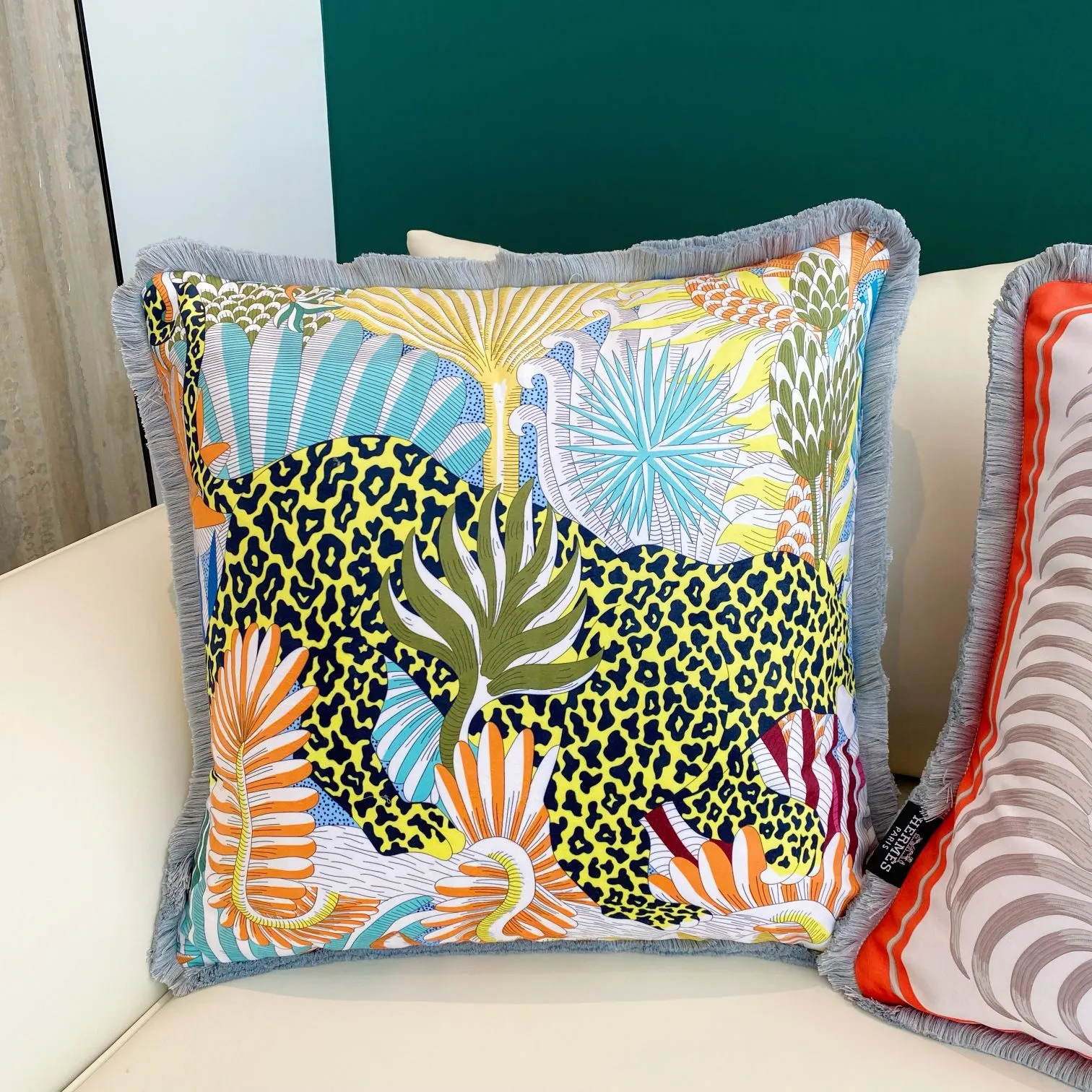 Hermès カラフルなデザインのベルベットクッション - 画像 (3)