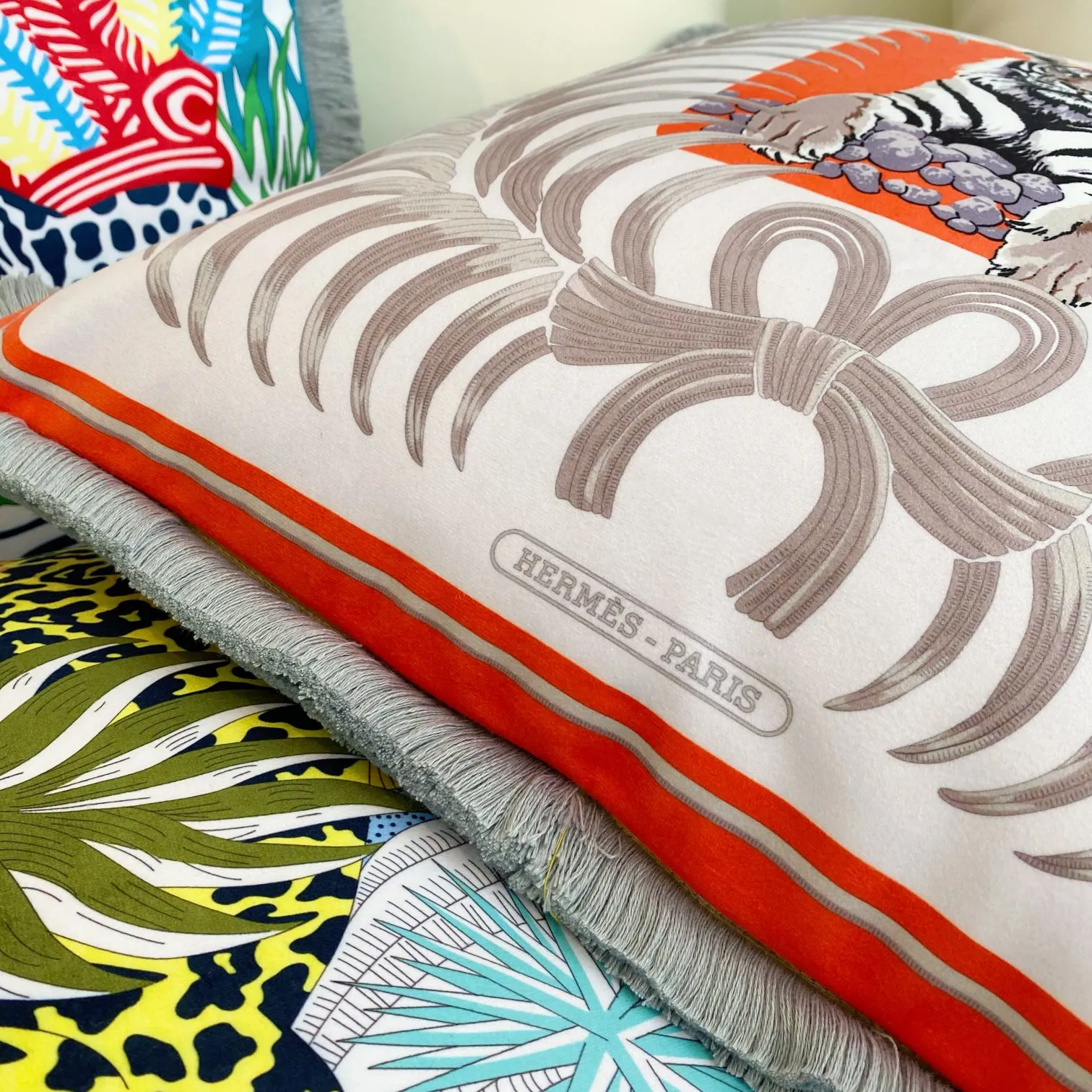 Hermès カラフルなデザインのベルベットクッション - 画像 (9)