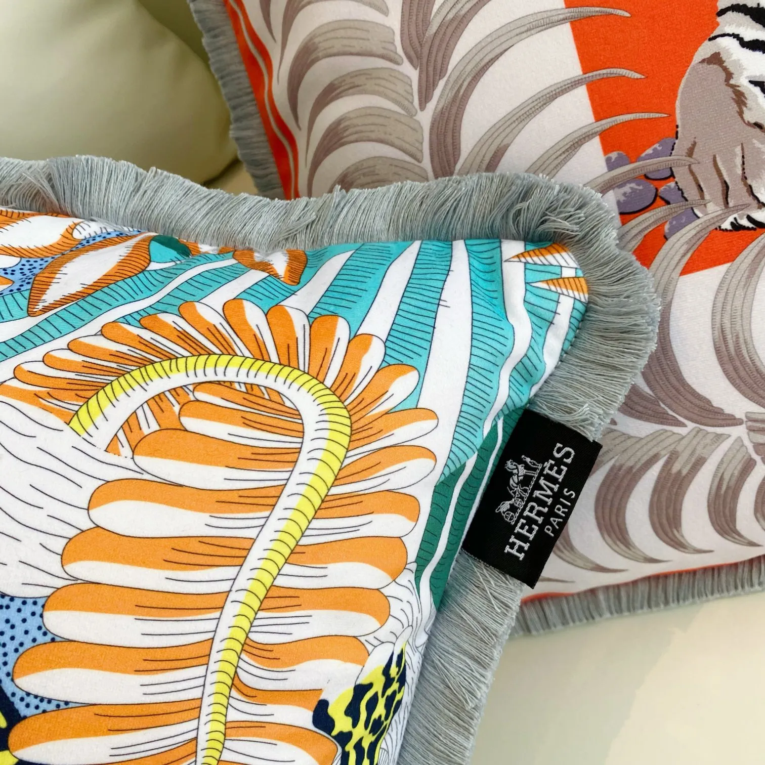 Hermès カラフルなデザインのベルベットクッション - 画像 (10)