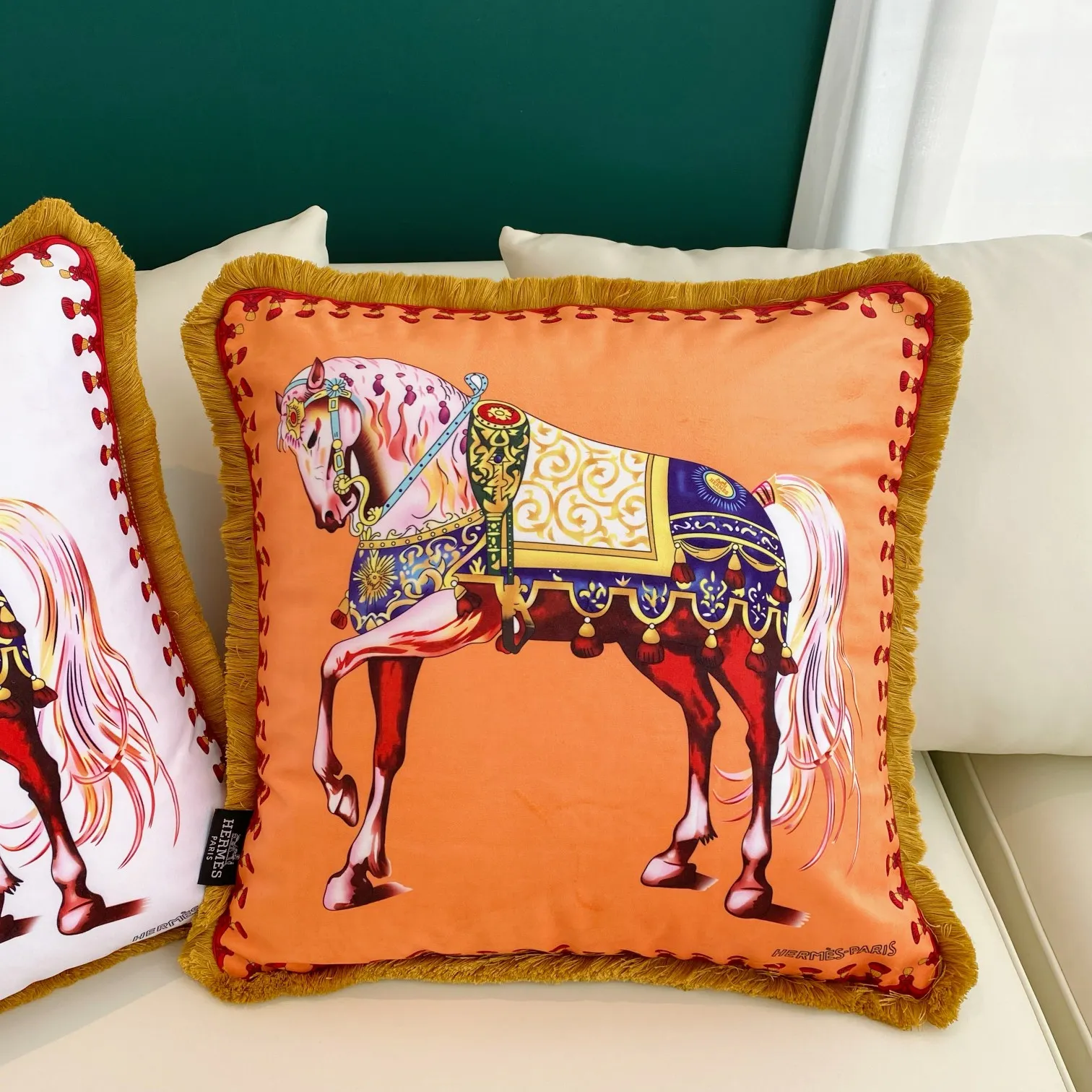 Hermès ヴェルvetクッション ホワイトとオレンジ - 画像 (4)