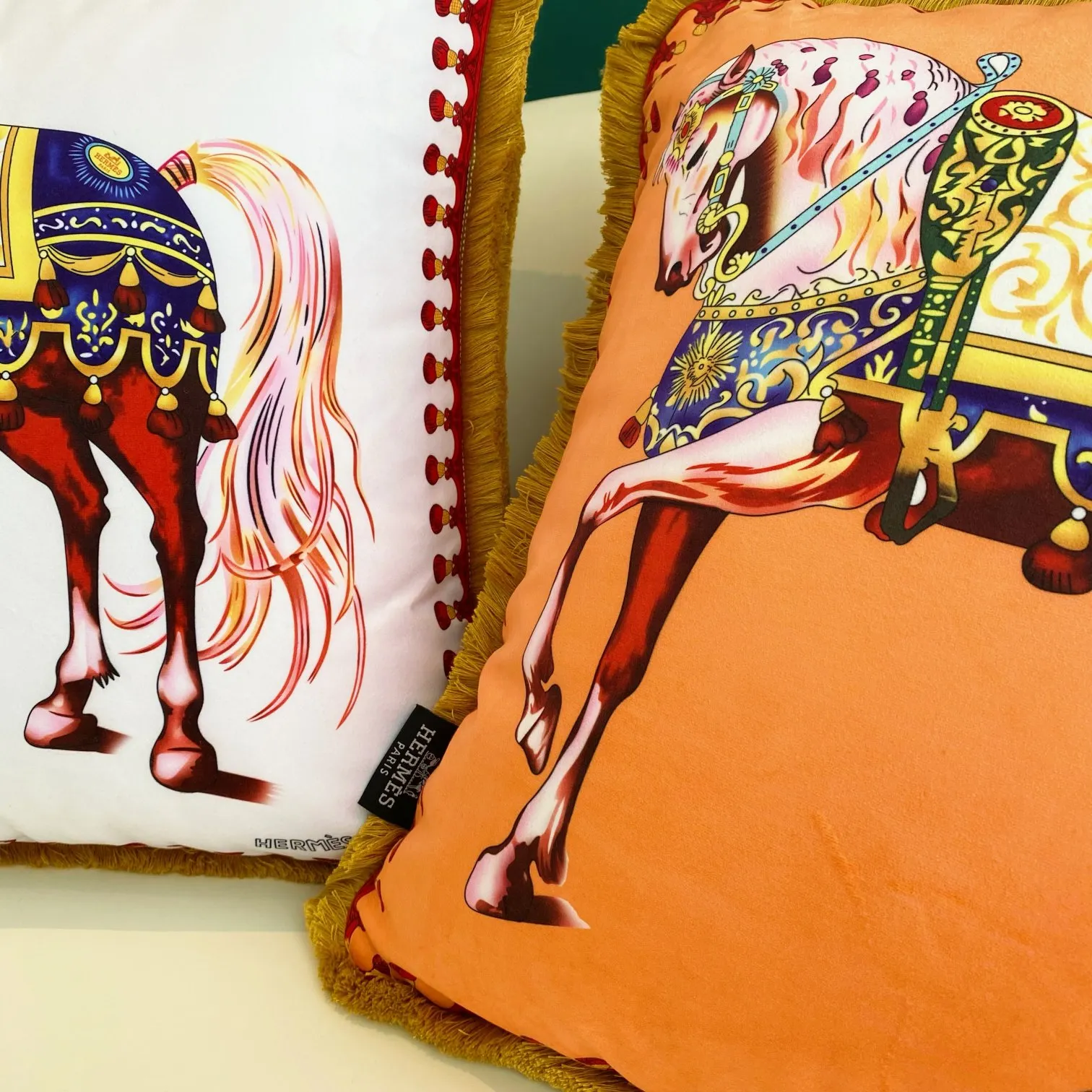 Hermès ヴェルvetクッション ホワイトとオレンジ - 画像 (6)