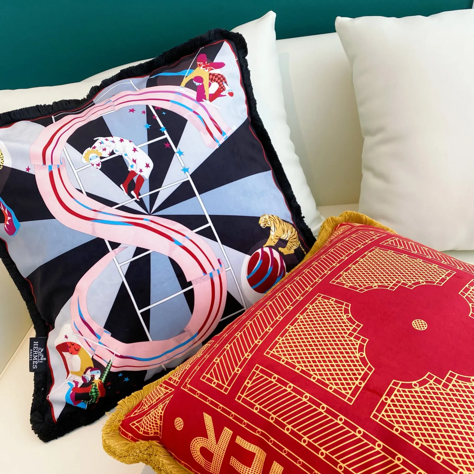 Hermès イタリア製ビロードクッション レッド&ブラック - 画像 (6)