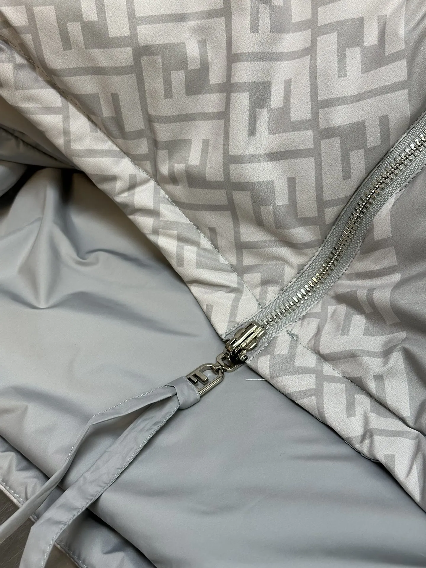 フェンディ リバーシブル コットンジャケット グレー フード付き - 画像 (10)