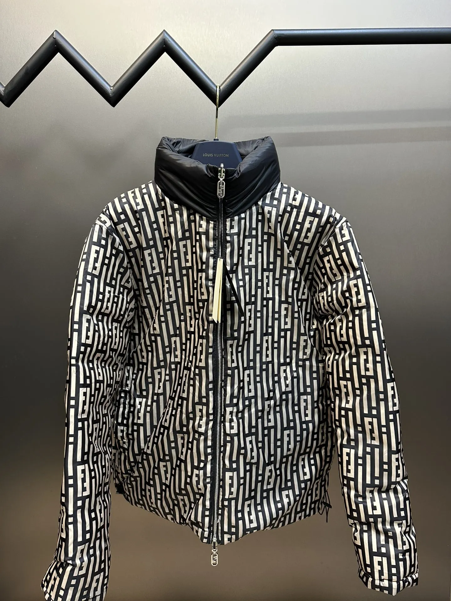 フェンディ ステファノ ピラーティ リバーシブル ダウンジャケット ミッドナイトブルー