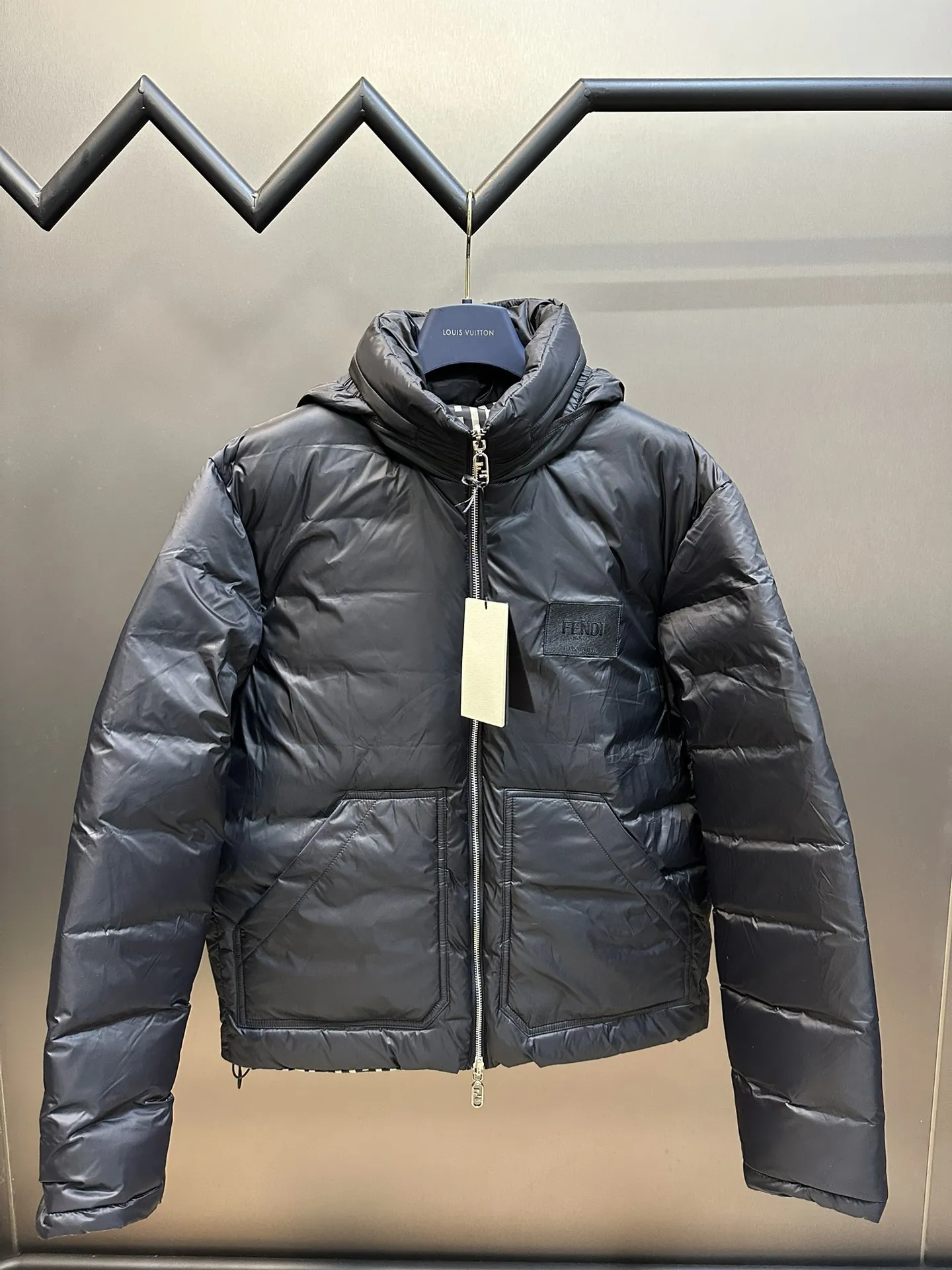 フェンディ ステファノ ピラーティ リバーシブル ダウンジャケット ミッドナイトブルー - 画像 (4)