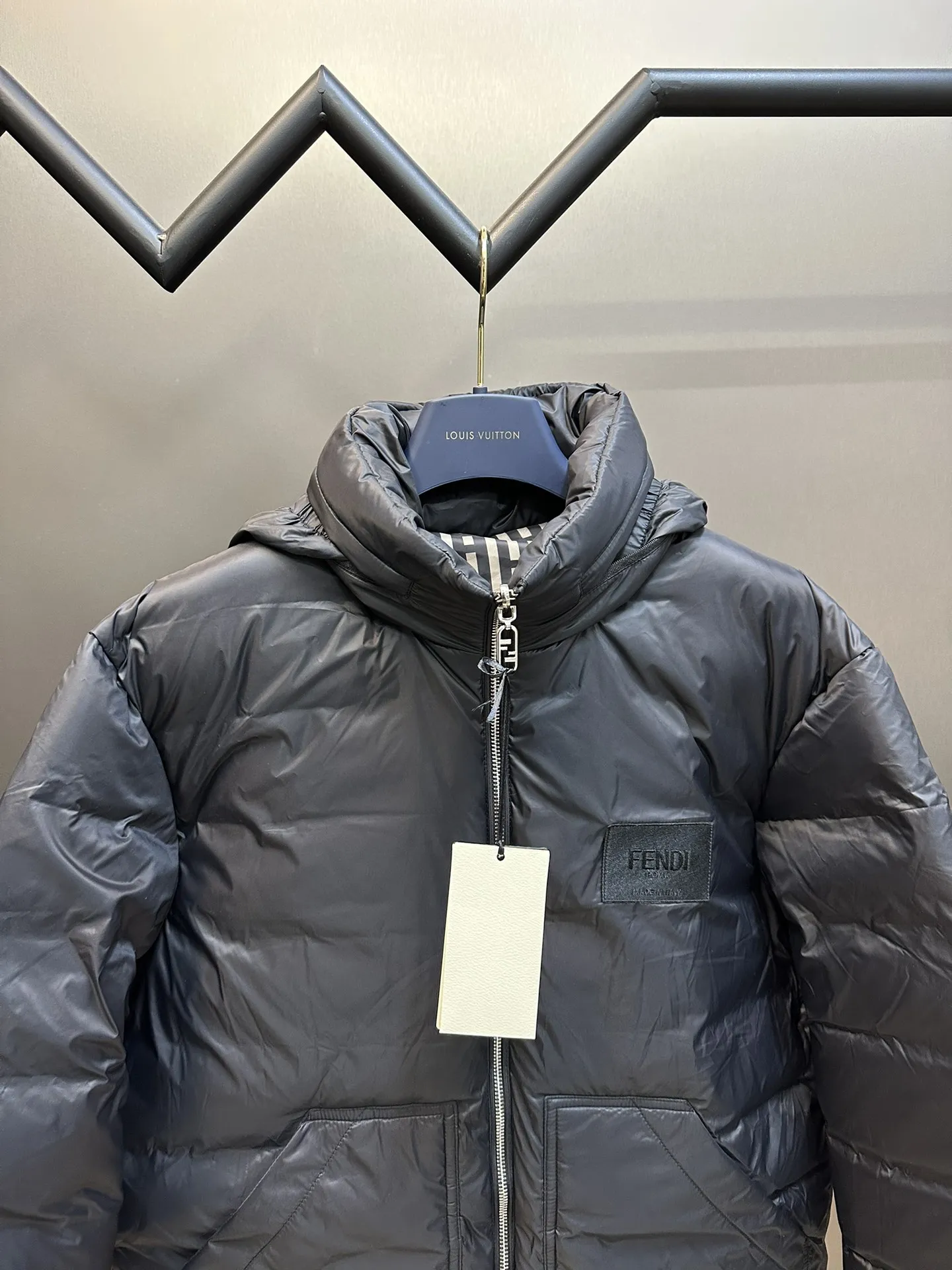 フェンディ ステファノ ピラーティ リバーシブル ダウンジャケット ミッドナイトブルー - 画像 (5)
