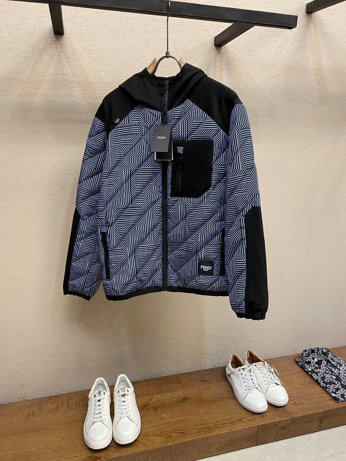 フェンディ キルティング ダウンジャケット ブルー ブラック フード付き