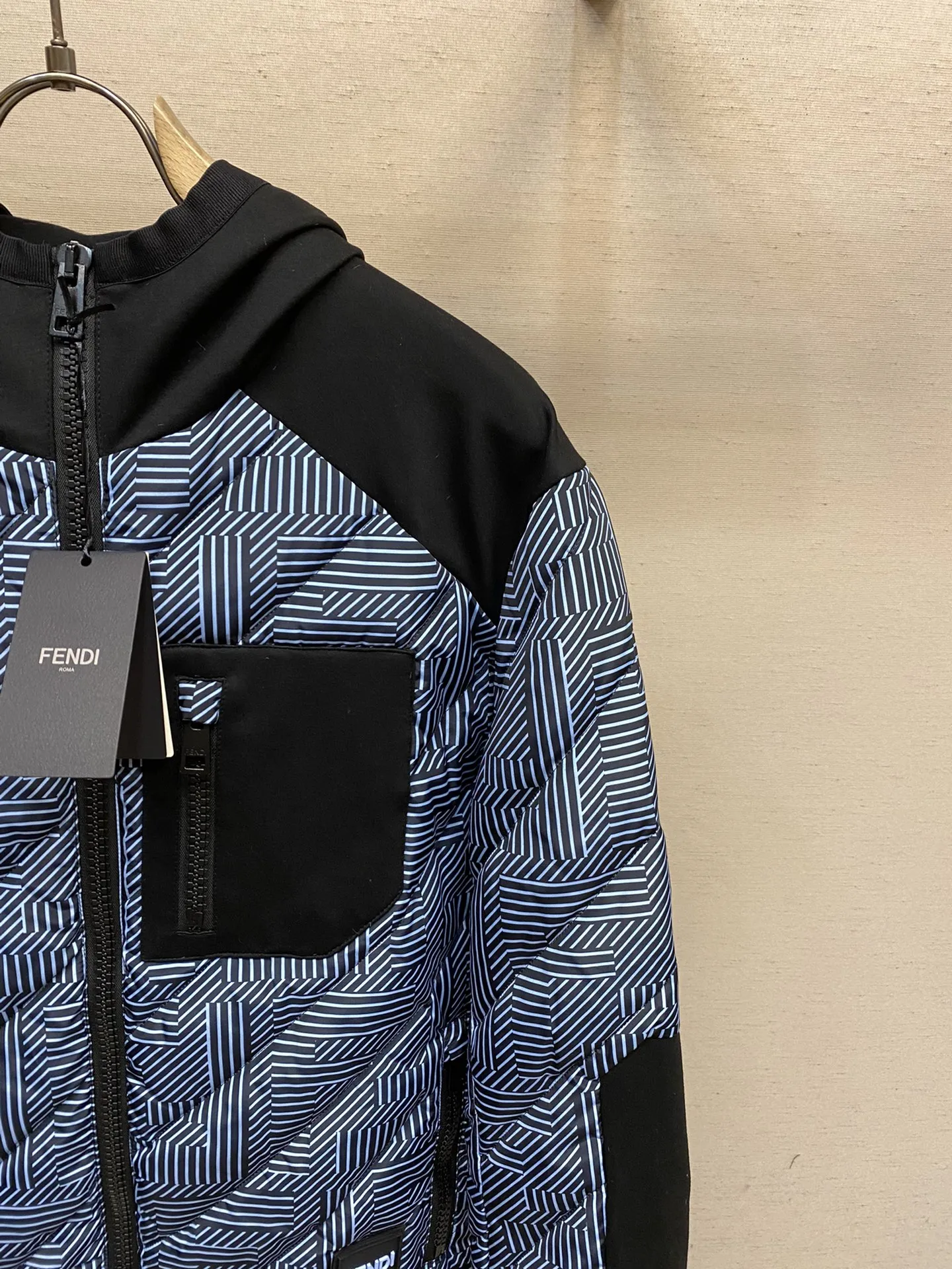 フェンディ キルティング ダウンジャケット ブルー ブラック フード付き - 画像 (4)