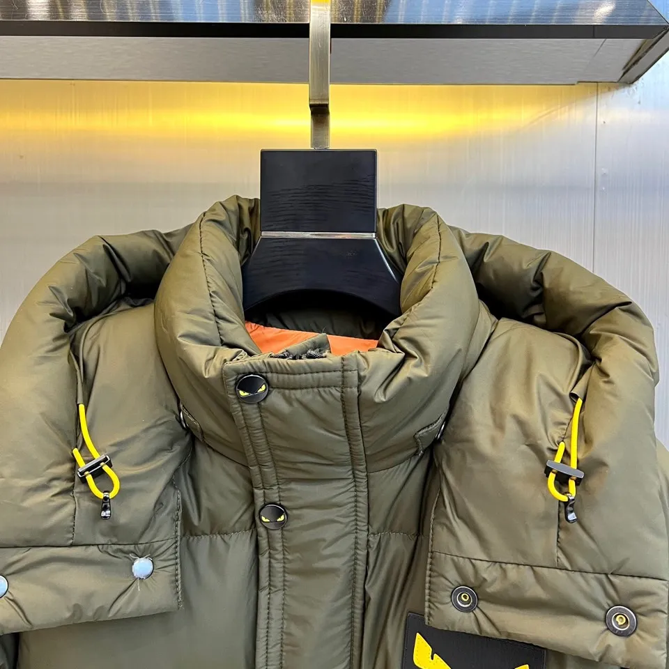 フェンディ モンスター フード付きダウンジャケット オリーブグリーン - 画像 (4)