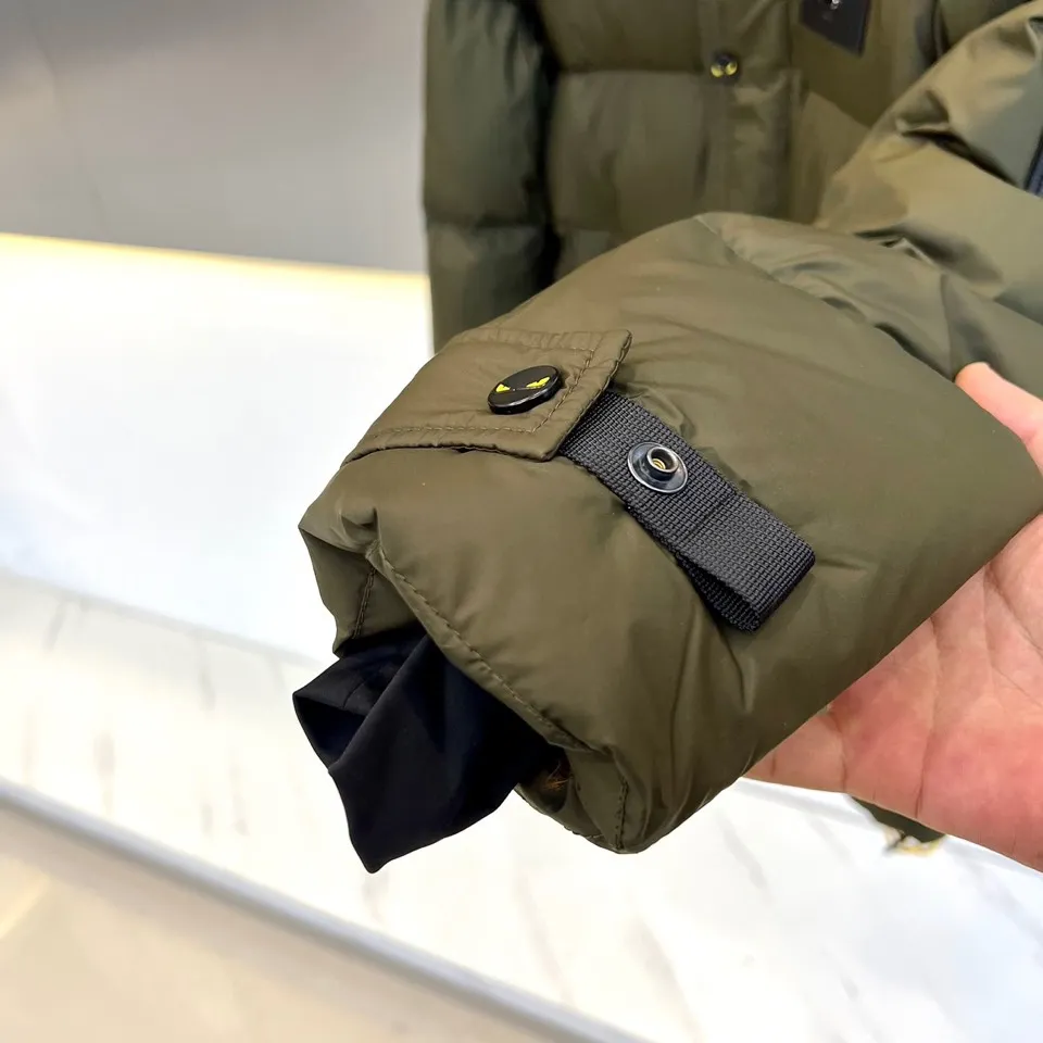 フェンディ モンスター フード付きダウンジャケット オリーブグリーン - 画像 (6)