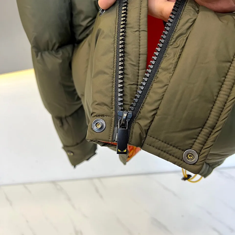 フェンディ モンスター フード付きダウンジャケット オリーブグリーン - 画像 (7)