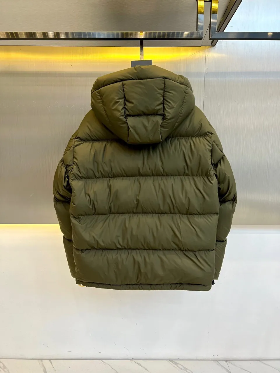 フェンディ モンスター フード付きダウンジャケット オリーブグリーン - 画像 (9)