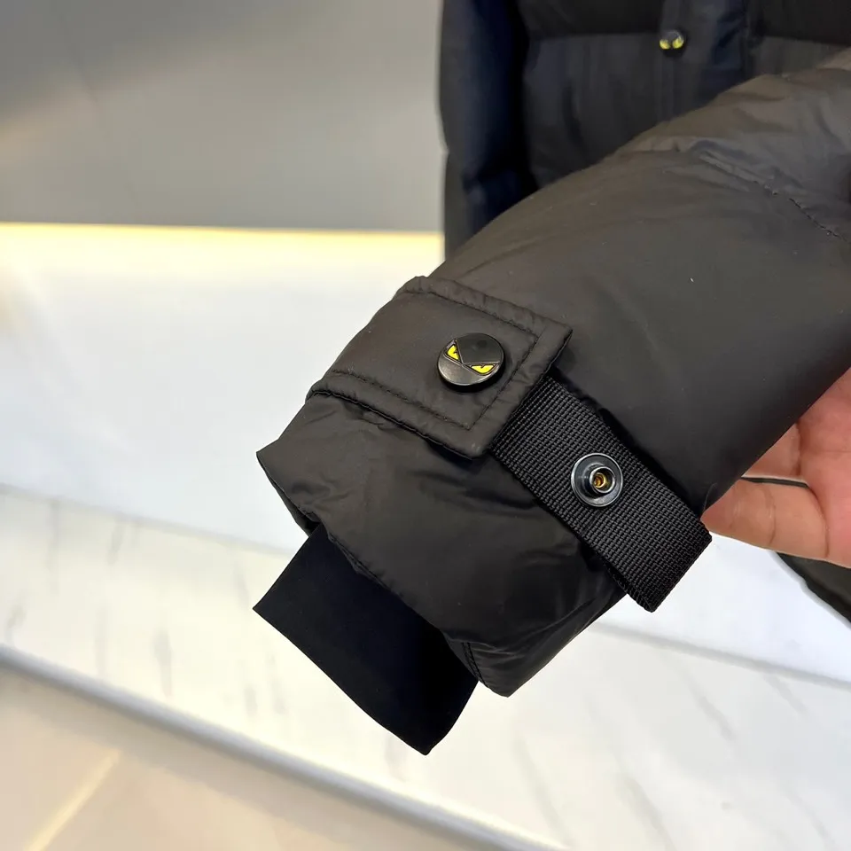 フェンディ モンスター フード付きダウンジャケット ブラック - 画像 (6)