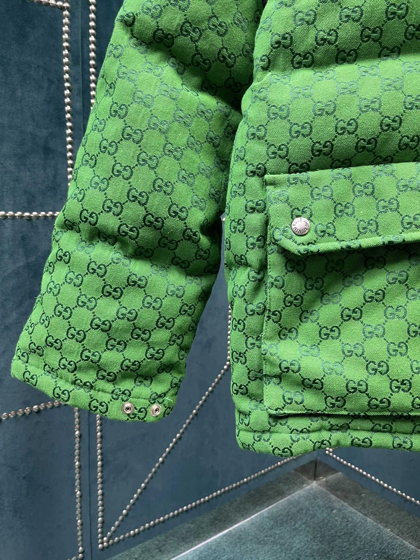 グッチ x ザ・ノース・フェイス ダウンジャケット グリーンロゴ - 画像 (5)