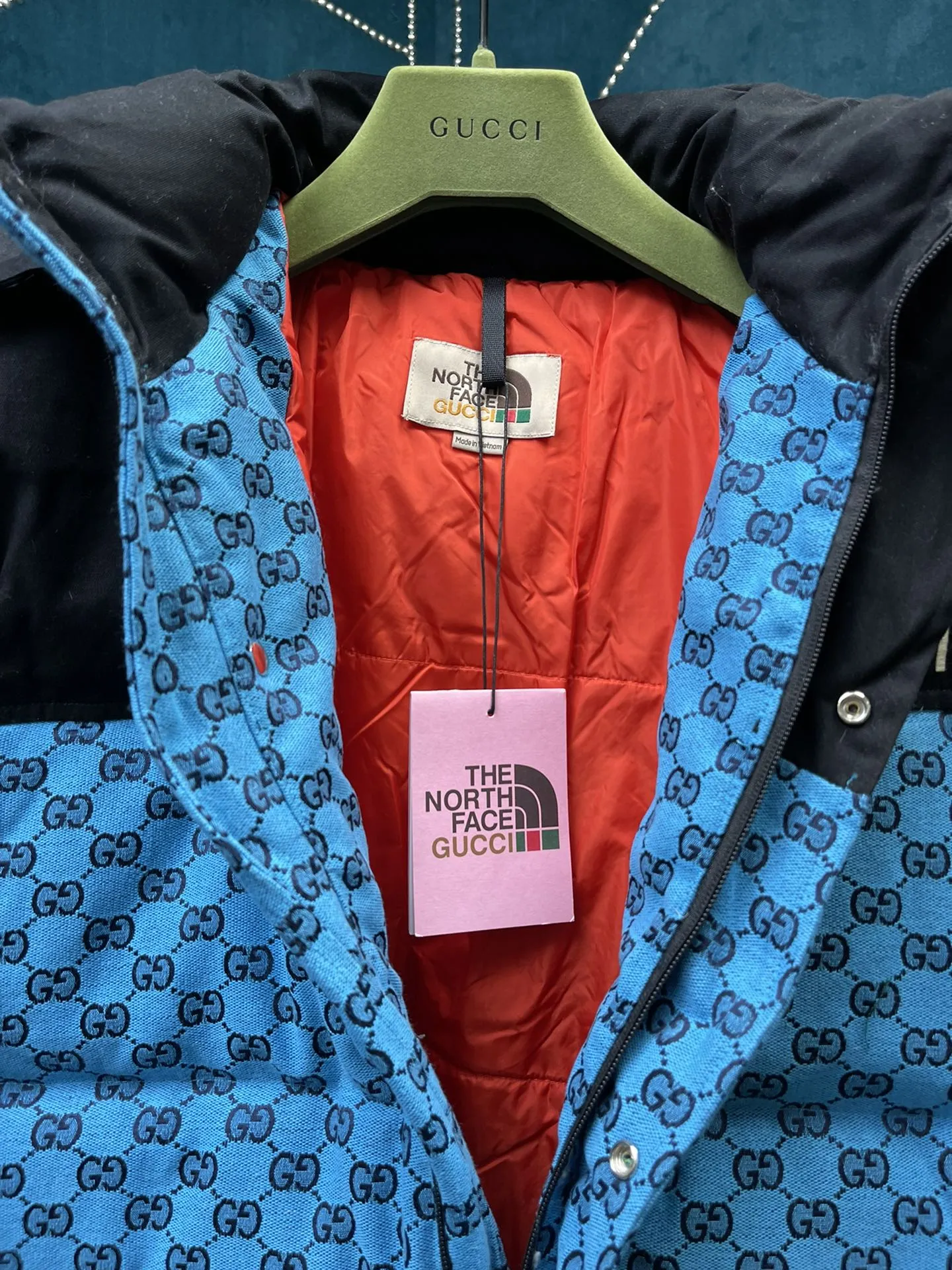 グッチ x ザ・ノース・フェイス ダウンジャケット ブルーロゴ - 画像 (6)