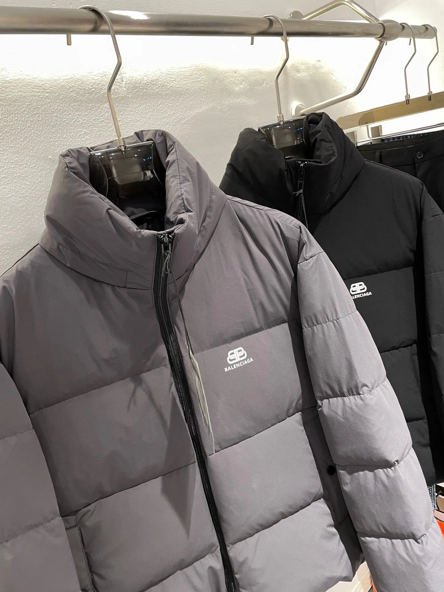 バレンシアガ パリ ダウンジャケット グレー ブラック - 画像 (4)