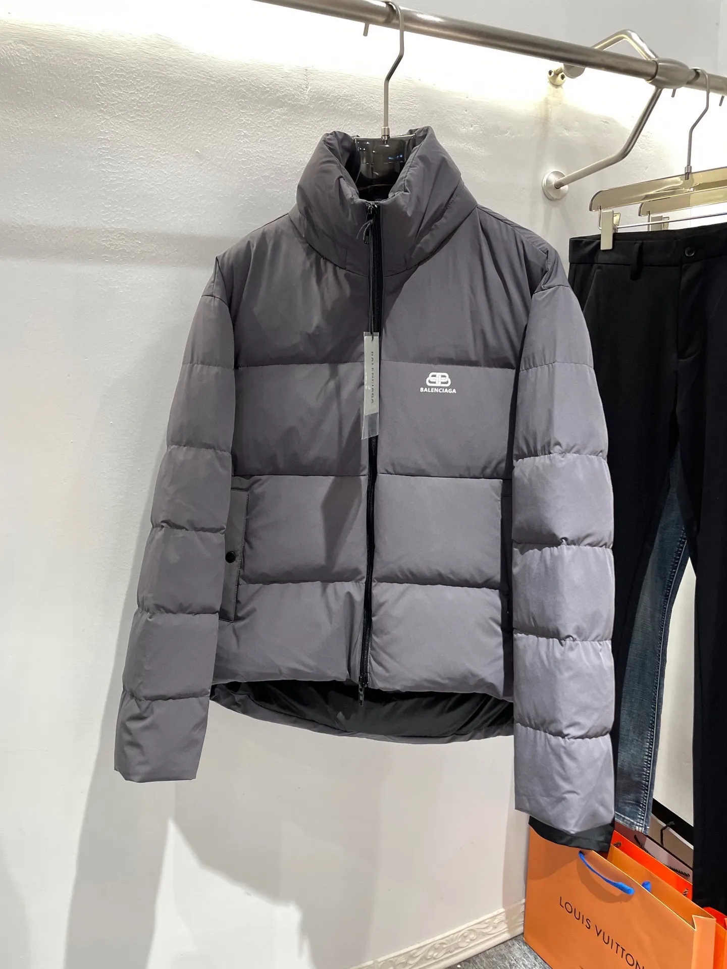 バレンシアガ パリ ダウンジャケット グレー ブラック - 画像 (10)