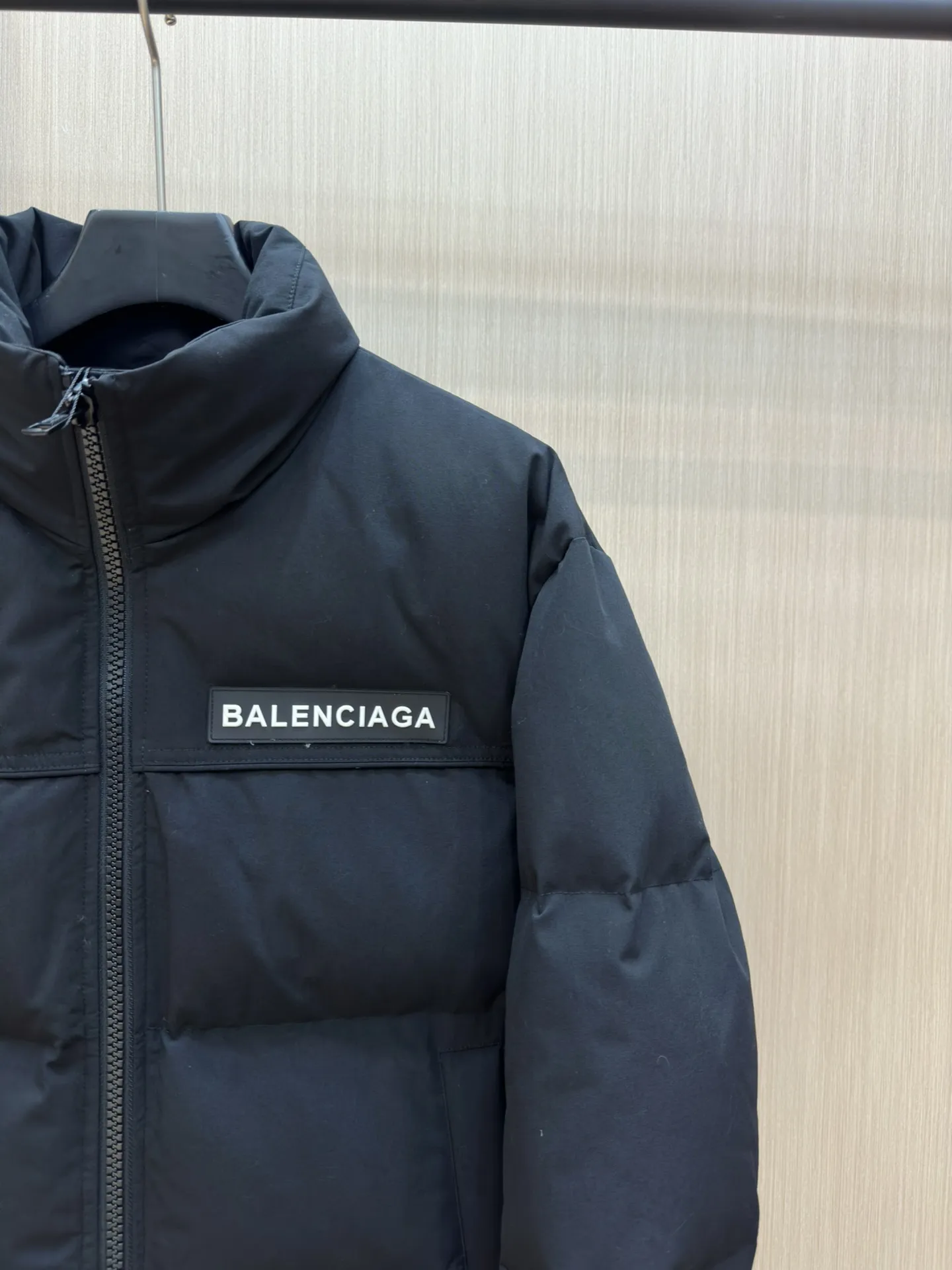 バレンシアガ パファージャケット ブラック レギュラーフィット - 画像 (3)