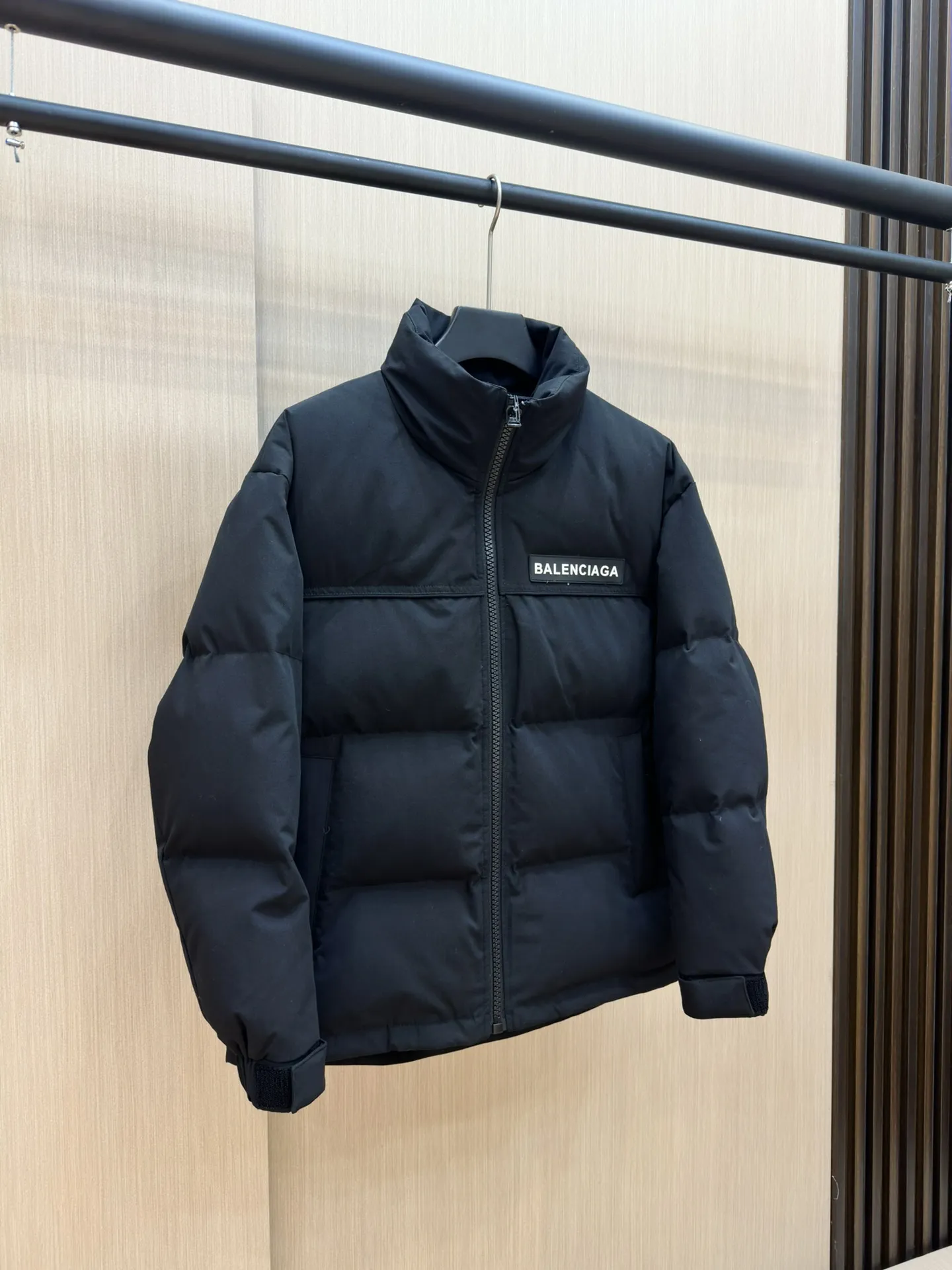 バレンシアガ パファージャケット ブラック レギュラーフィット - 画像 (8)