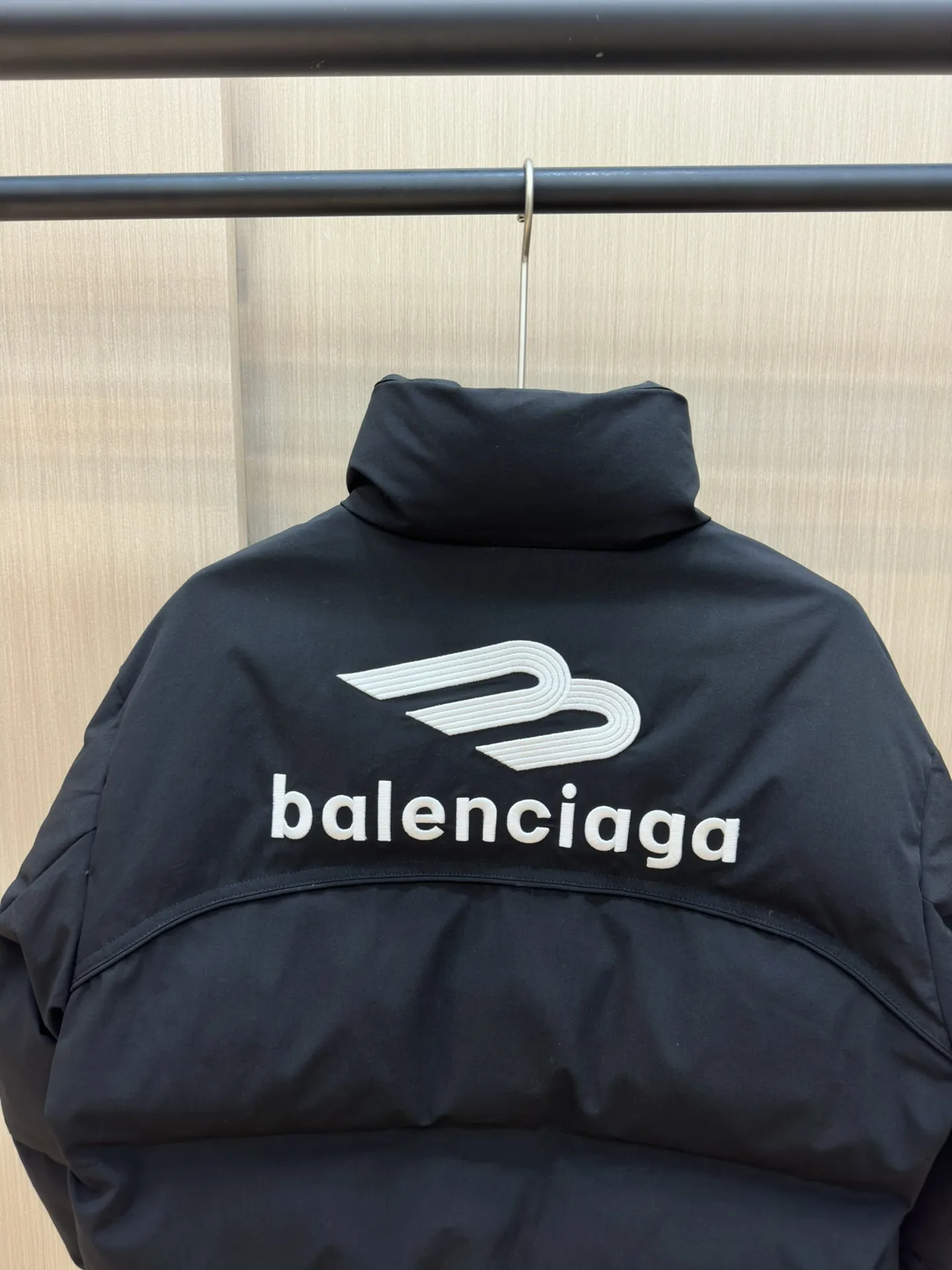 バレンシアガ パファージャケット ブラック レギュラーフィット - 画像 (9)