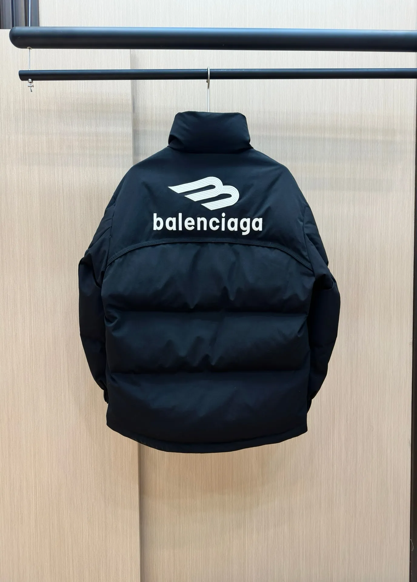 バレンシアガ パファージャケット ブラック レギュラーフィット - 画像 (10)