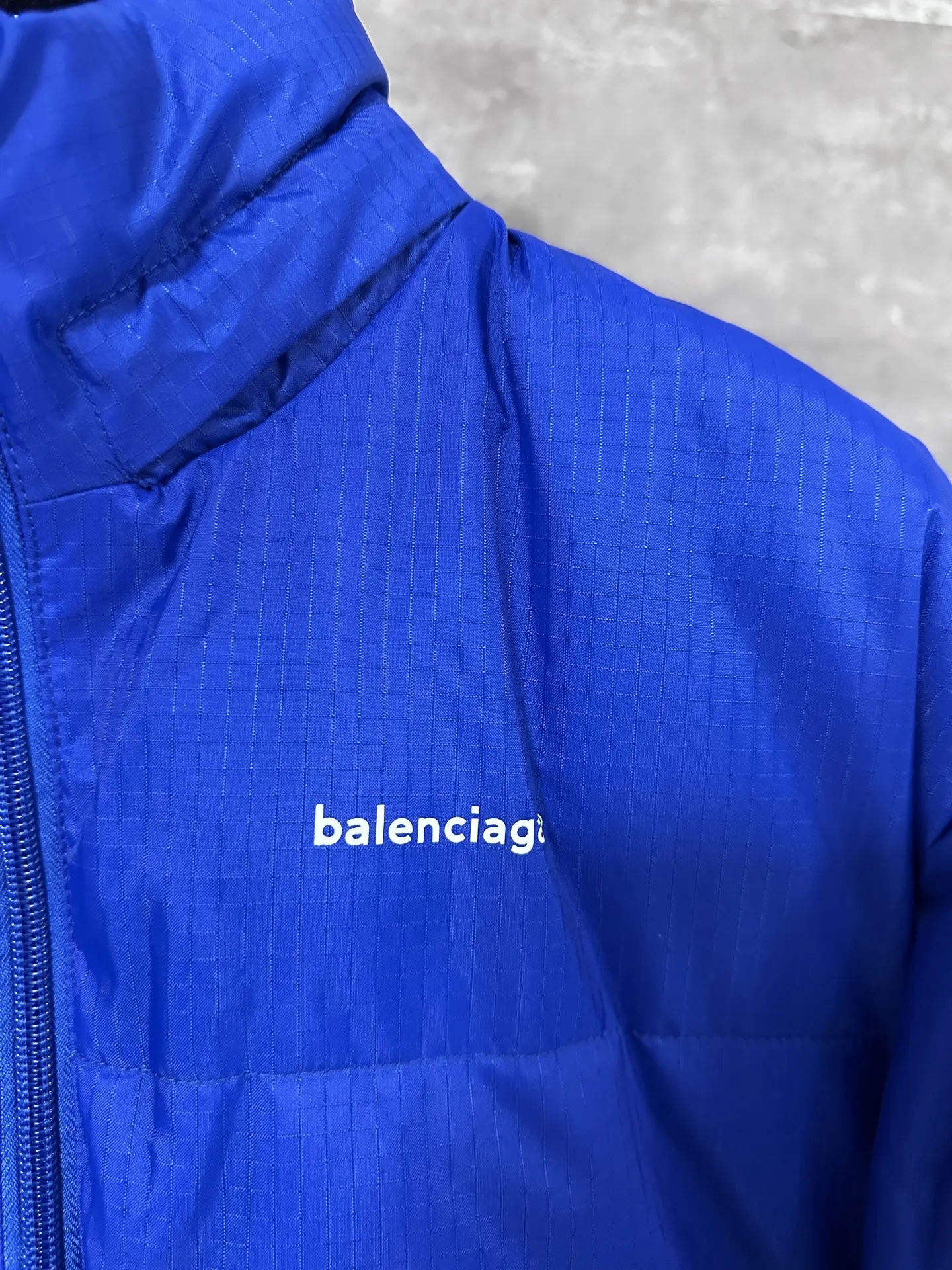 バレンシアガ タートルバック エレクトリックブルー パファー - 画像 (7)