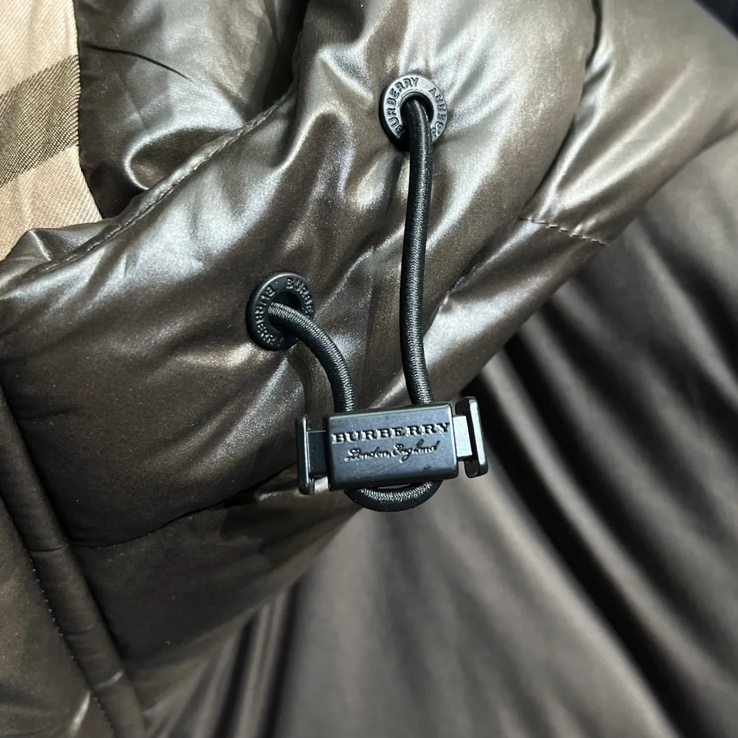 バーバリーロゴ パファージャケット ブラック フード付き - 画像 (9)