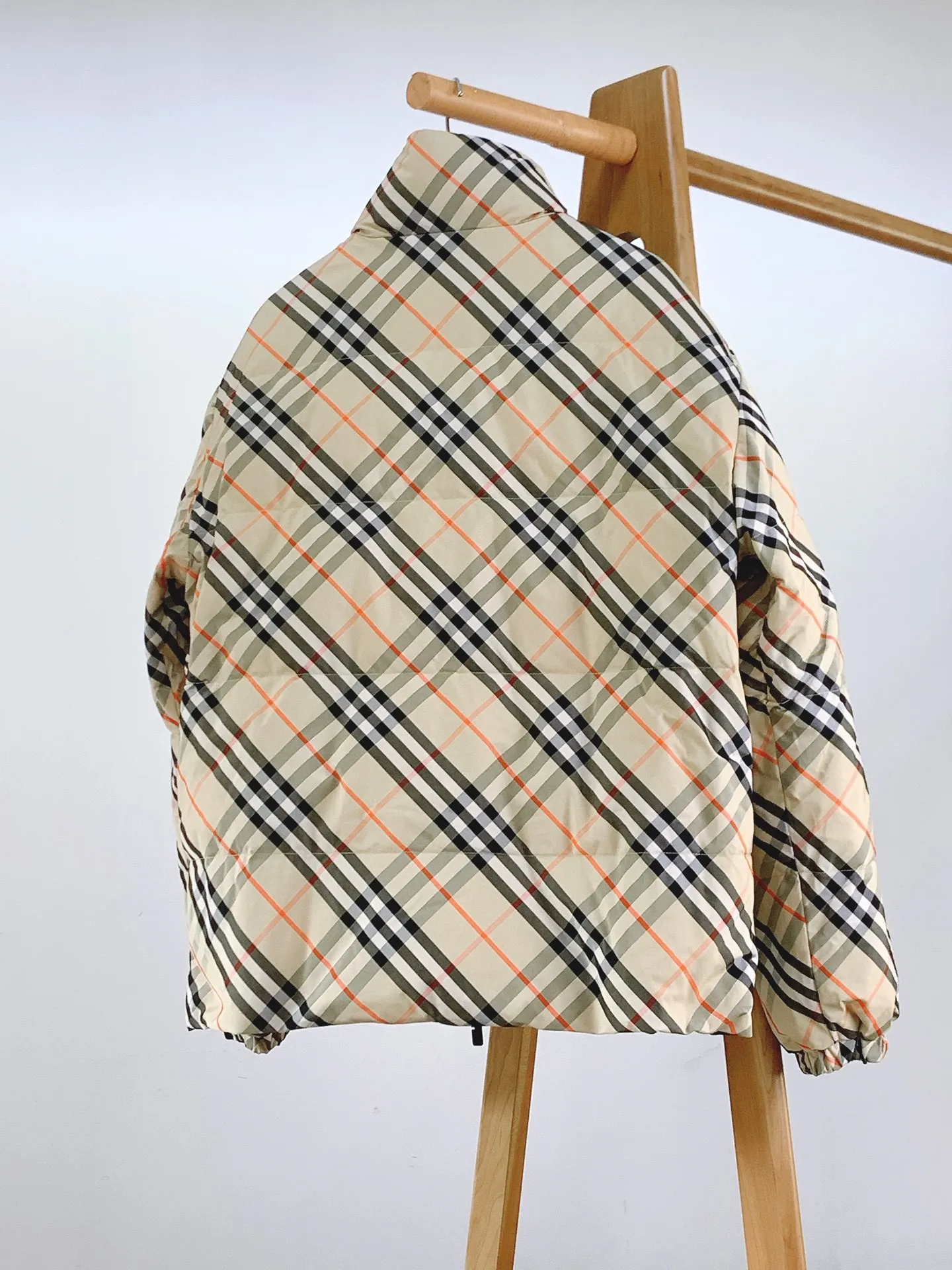 バーバリー クラシックチェック リバーシブル パファーベージュ - 画像 (3)