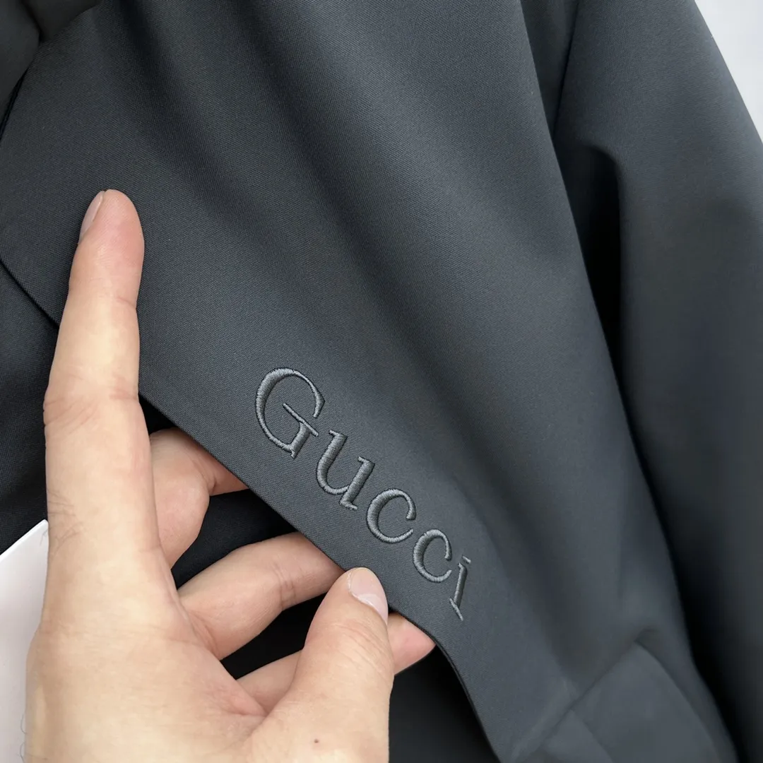 グッチ ダウンジャケット フード付き ハイネック ブラック - 画像 (5)