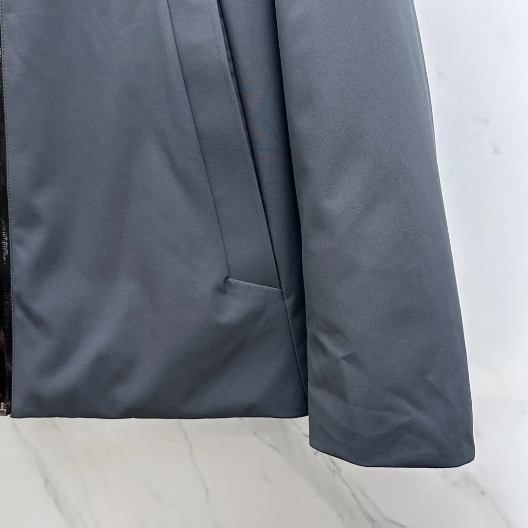 グッチ ダウンジャケット フード付き ハイネック ブラック - 画像 (6)