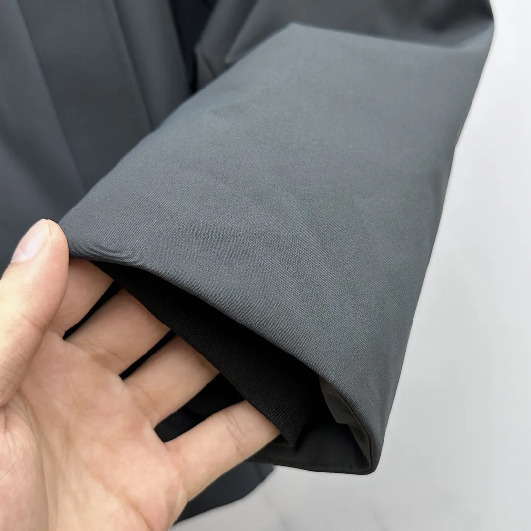 グッチ ダウンジャケット フード付き ハイネック ブラック - 画像 (7)