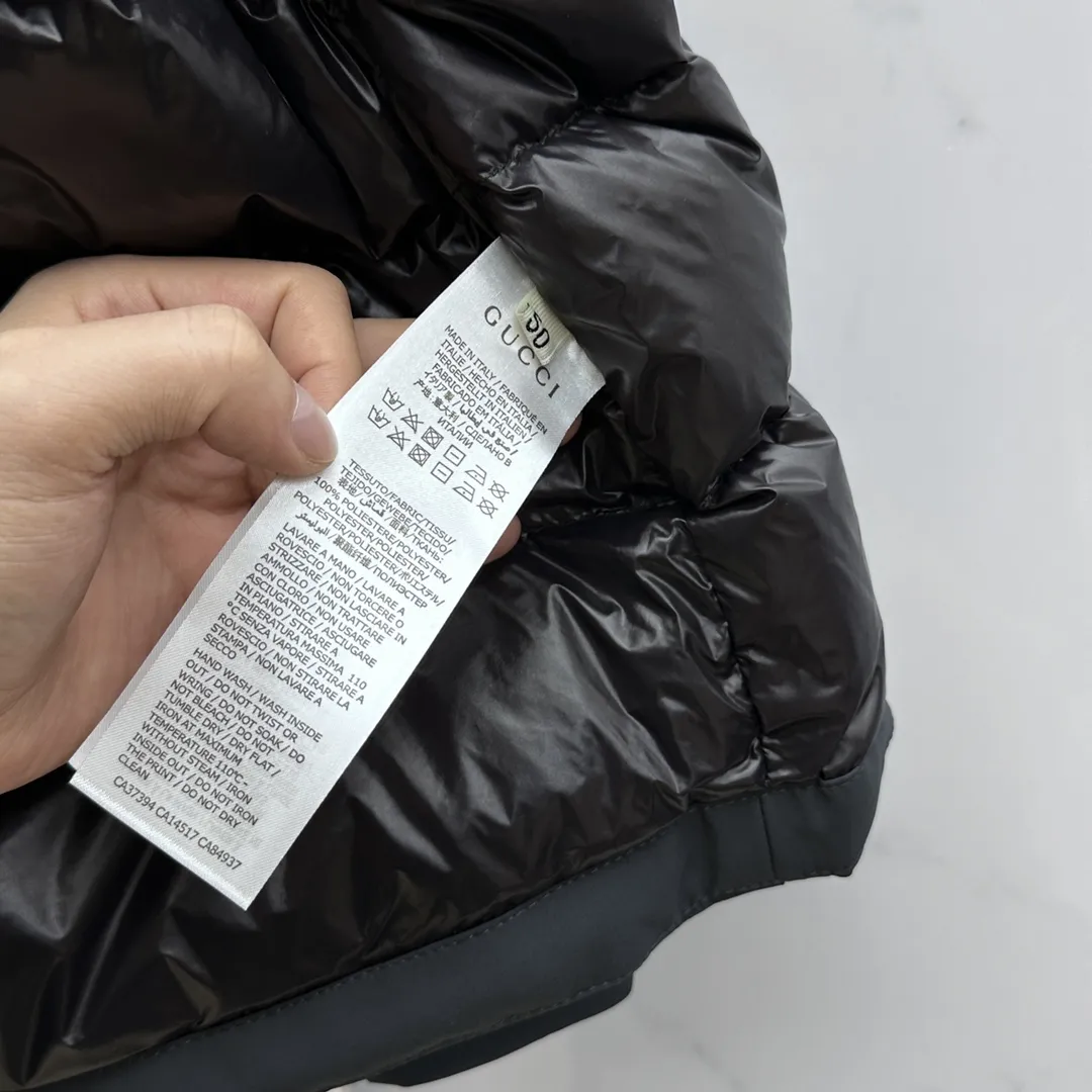 グッチ ダウンジャケット フード付き ハイネック ブラック - 画像 (8)