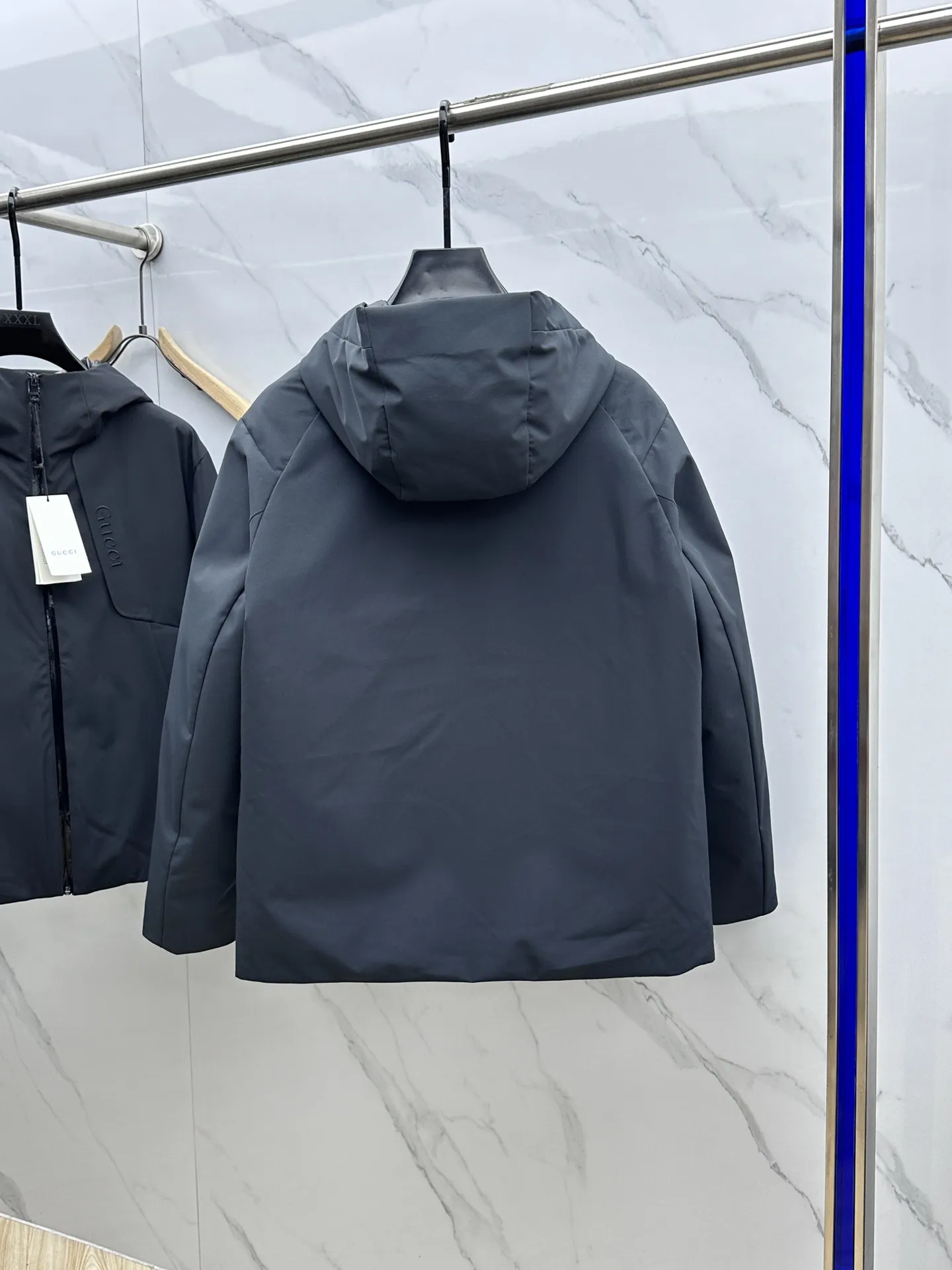 グッチ ダウンジャケット フード付き ハイネック ブラック - 画像 (10)