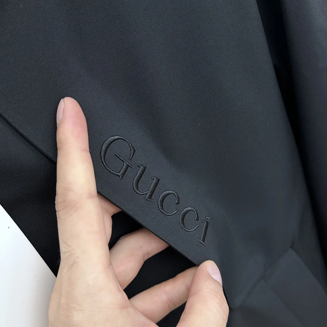 グッチ ダウンジャケット フード付き ハイネック ブラック - 画像 (6)