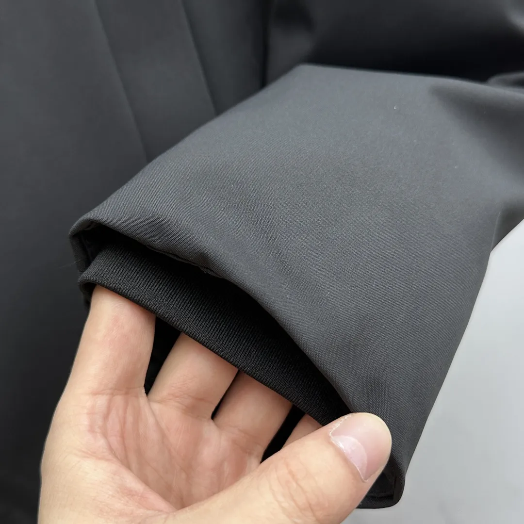 グッチ ダウンジャケット フード付き ハイネック ブラック - 画像 (7)