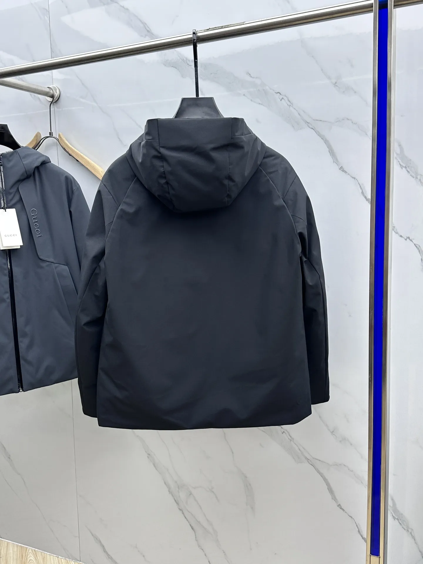 グッチ ダウンジャケット フード付き ハイネック ブラック - 画像 (10)