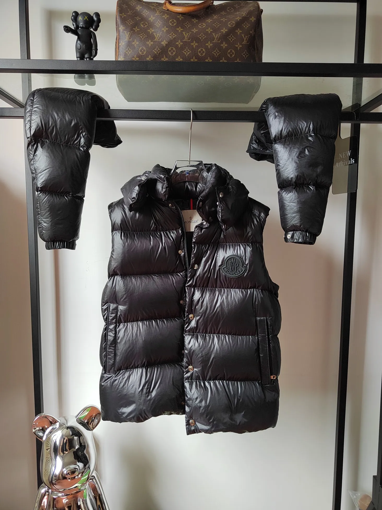 モンクレール モンクレール ダウンジャケット ブラック フード付き - 画像 (5)