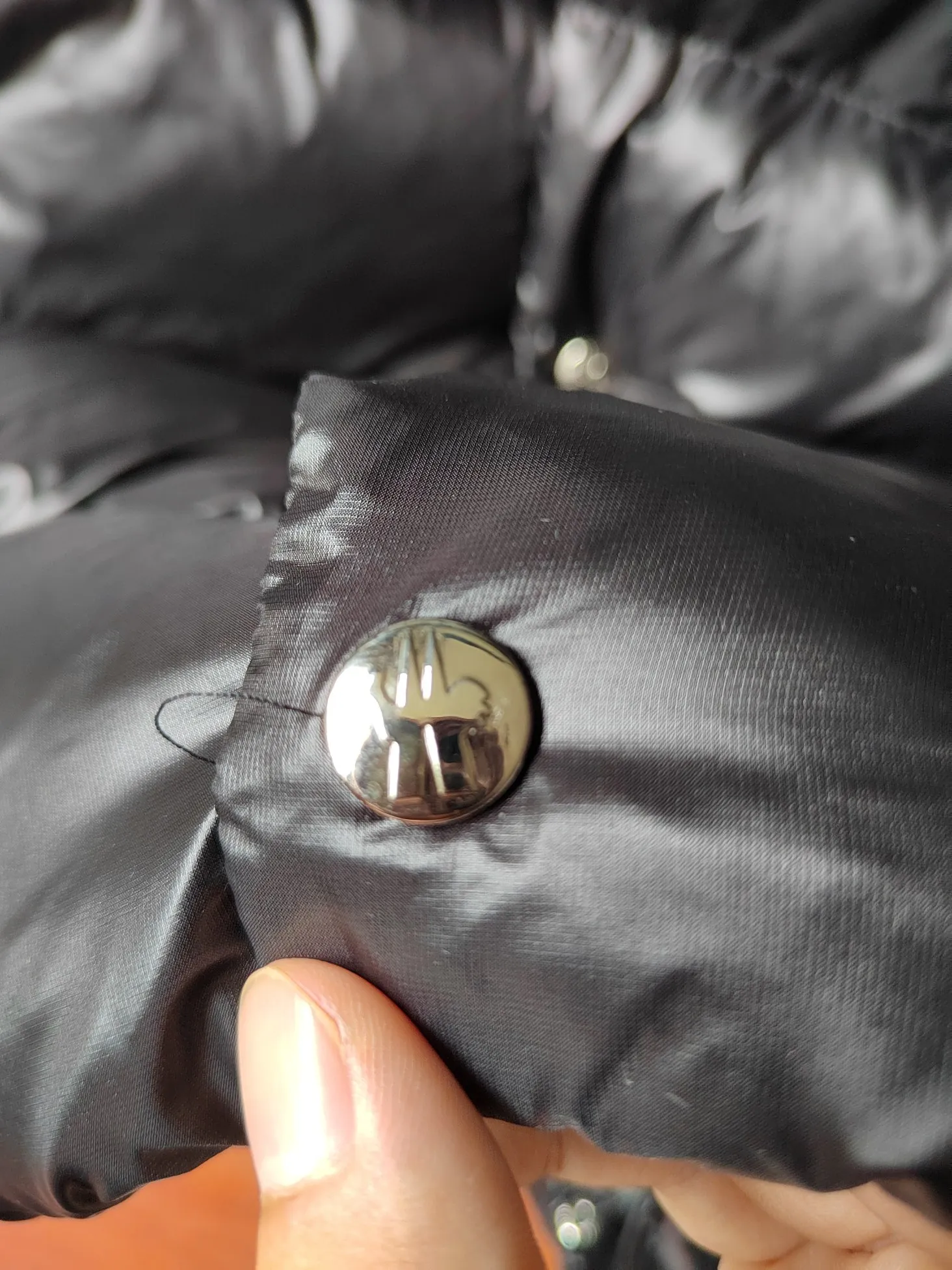 モンクレール モンクレール ダウンジャケット ブラック フード付き - 画像 (10)