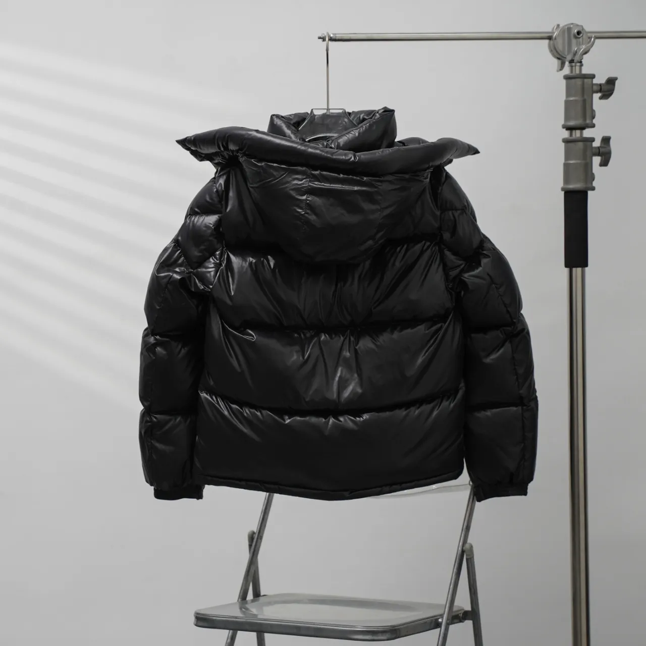 モンクレール トリコロール フード付きダウンジャケット ブラック - 画像 (3)