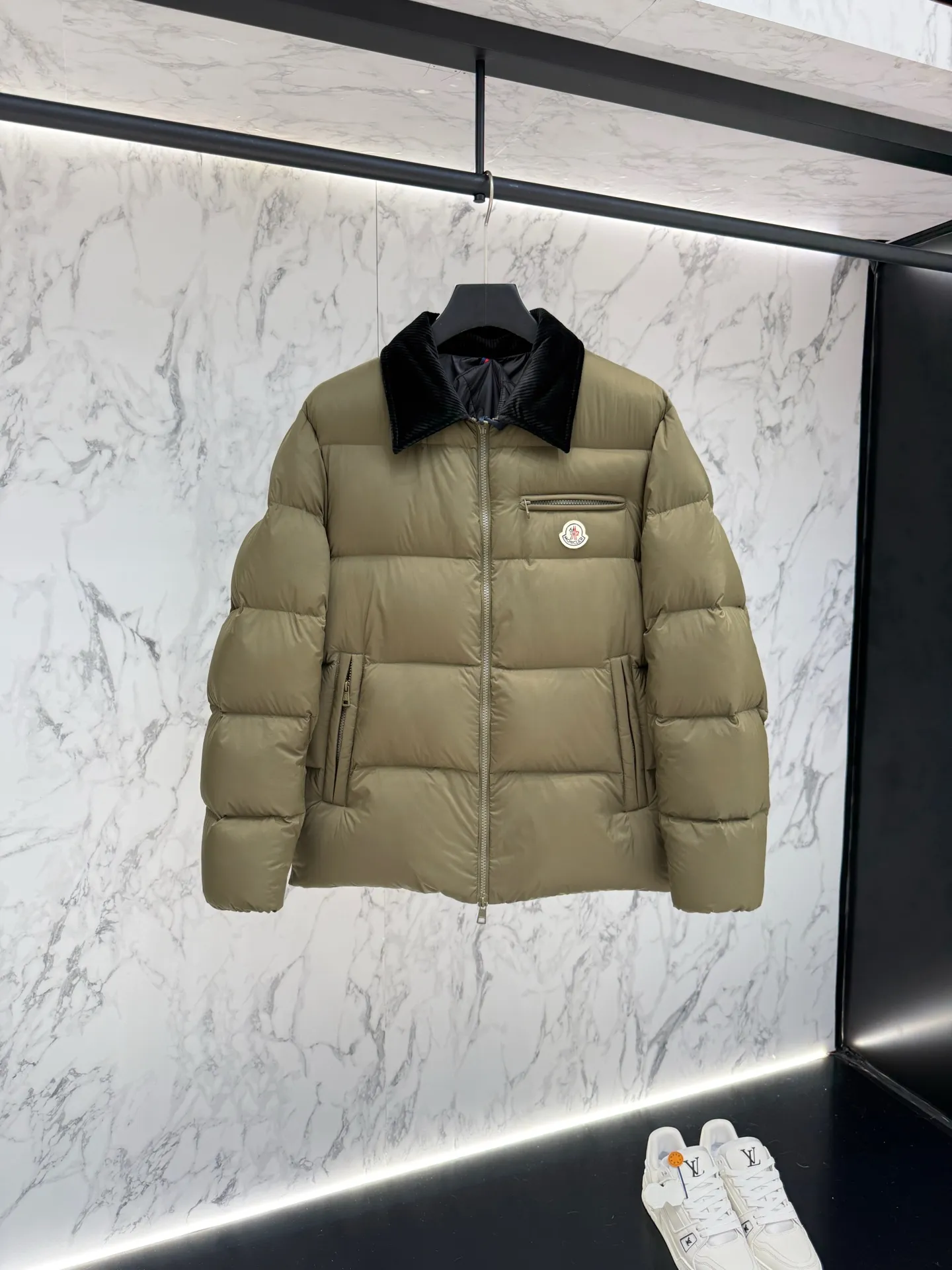 モンクレール グルノーブル ダウンジャケット オリーブ フード付き - 画像 (3)