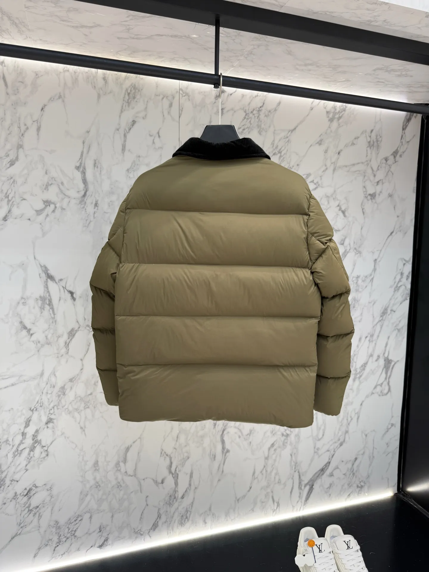 モンクレール グルノーブル ダウンジャケット オリーブ フード付き - 画像 (4)