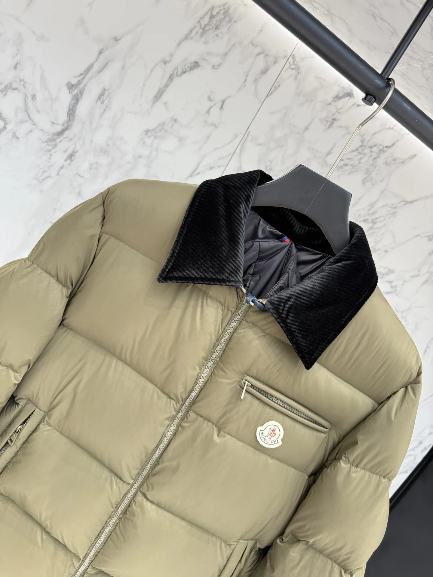 モンクレール グルノーブル ダウンジャケット オリーブ フード付き - 画像 (5)